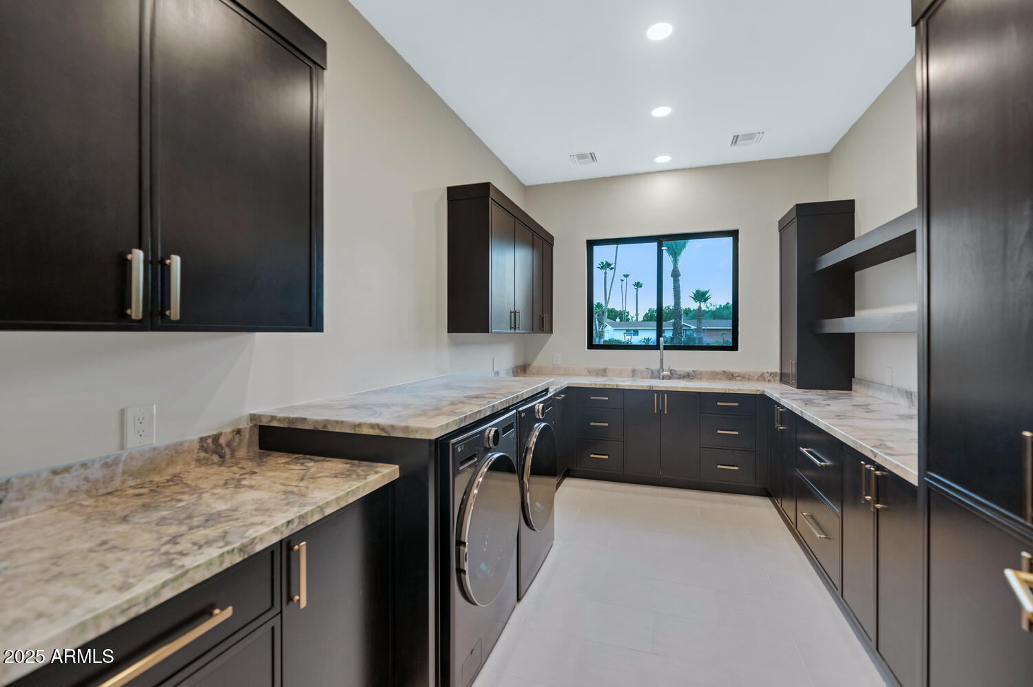 ROLLING HILLS - Residential