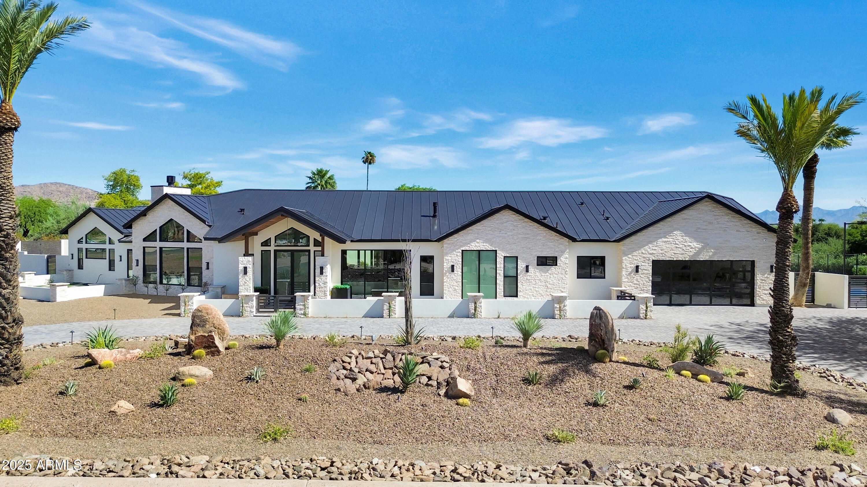 ROLLING HILLS - Residential