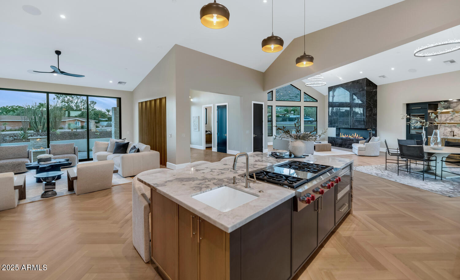 ROLLING HILLS - Residential