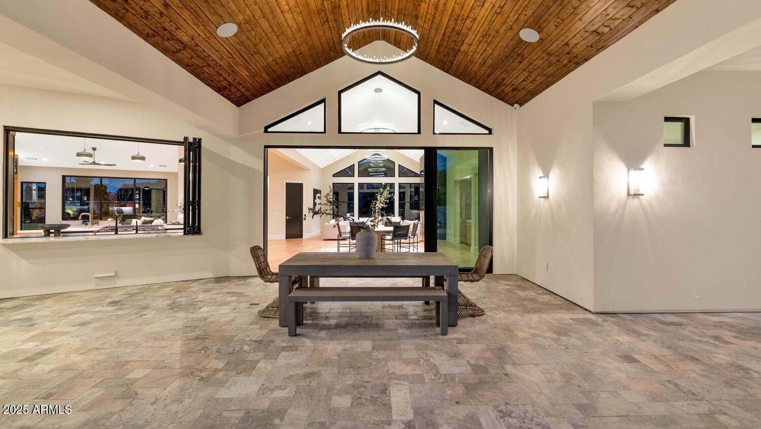 ROLLING HILLS - Residential