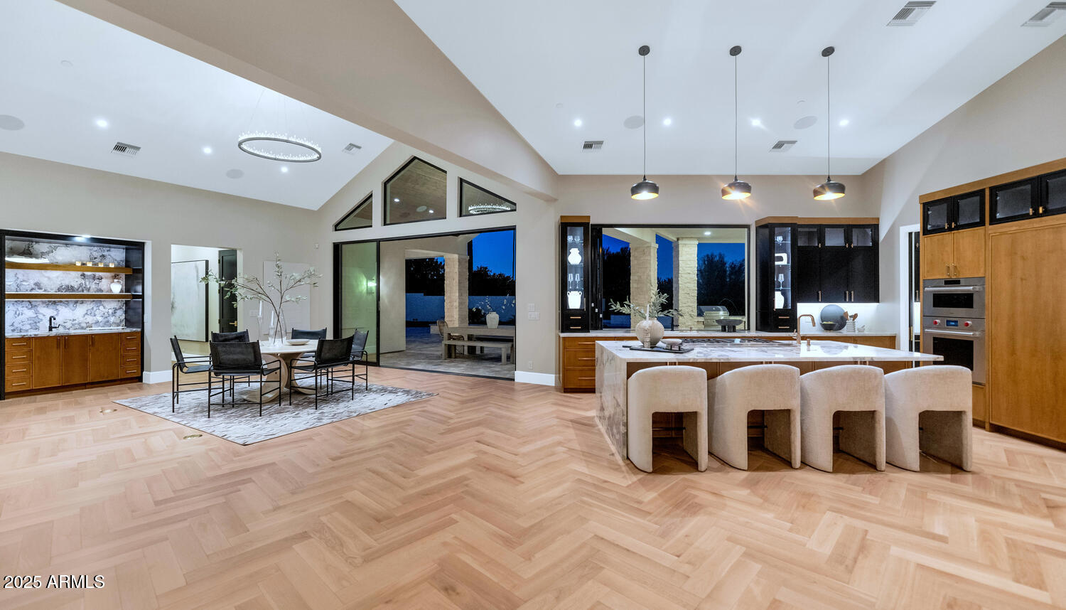 ROLLING HILLS - Residential