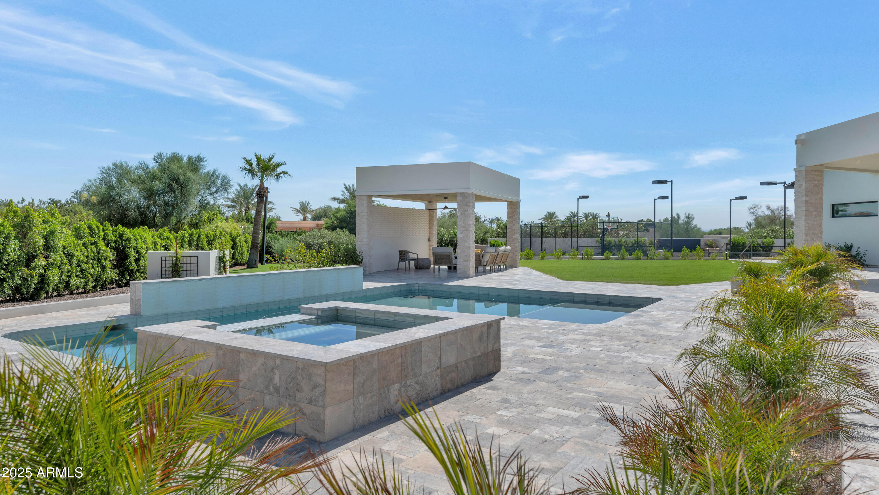ROLLING HILLS - Residential