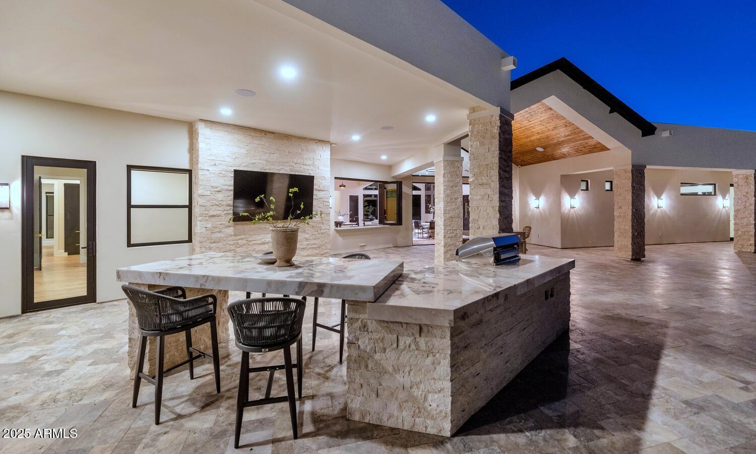 ROLLING HILLS - Residential