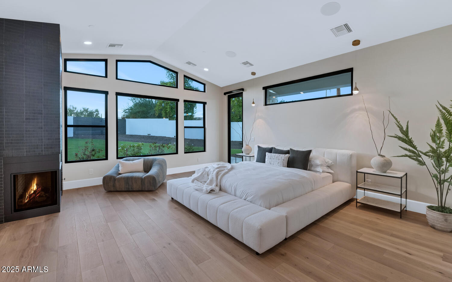 ROLLING HILLS - Residential
