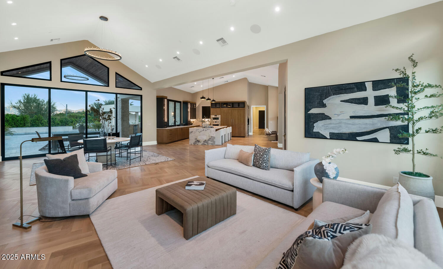 ROLLING HILLS - Residential