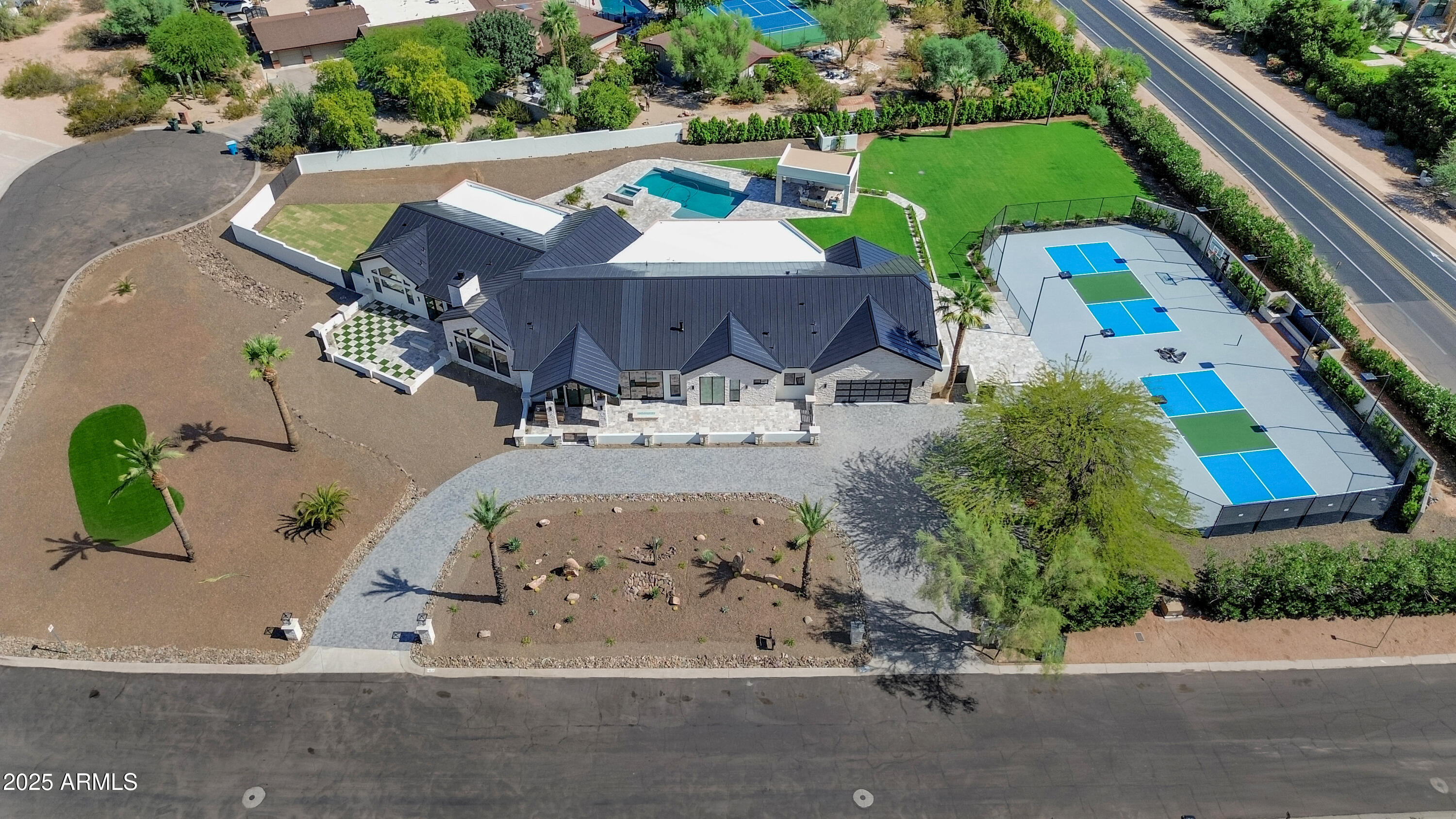 ROLLING HILLS - Residential
