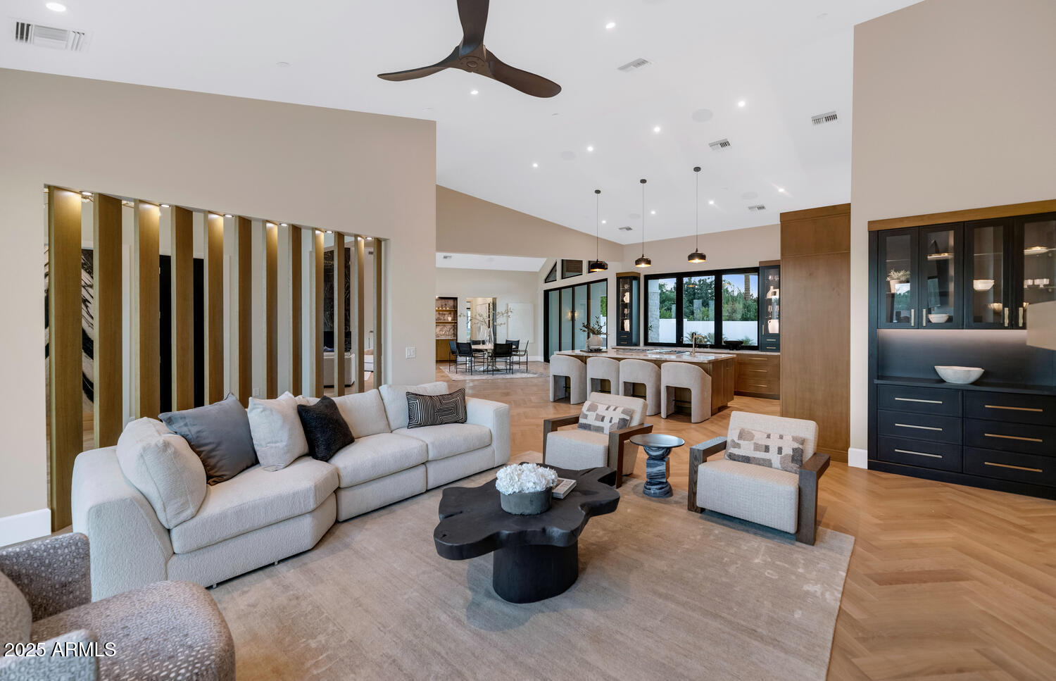 ROLLING HILLS - Residential