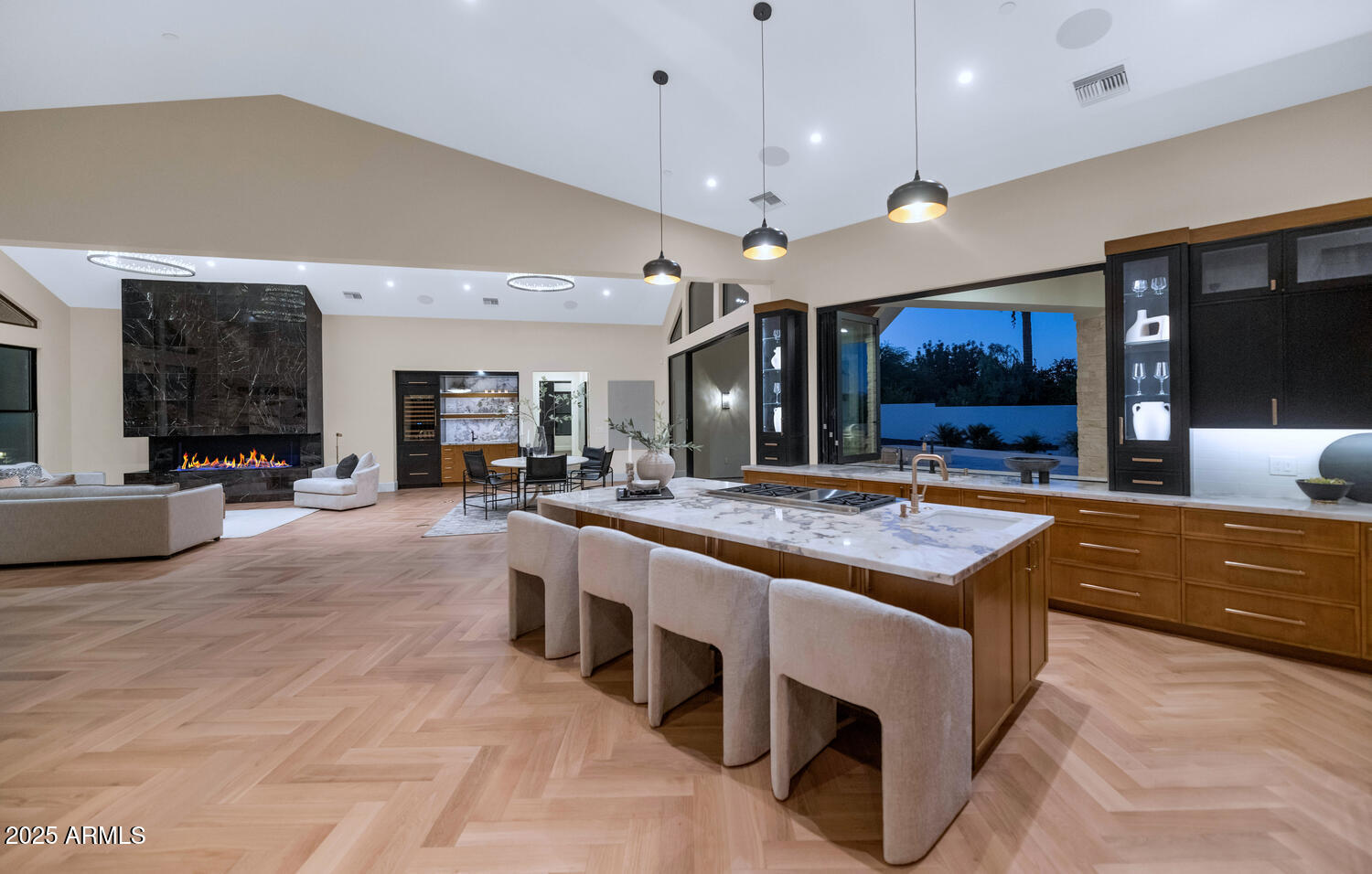 ROLLING HILLS - Residential