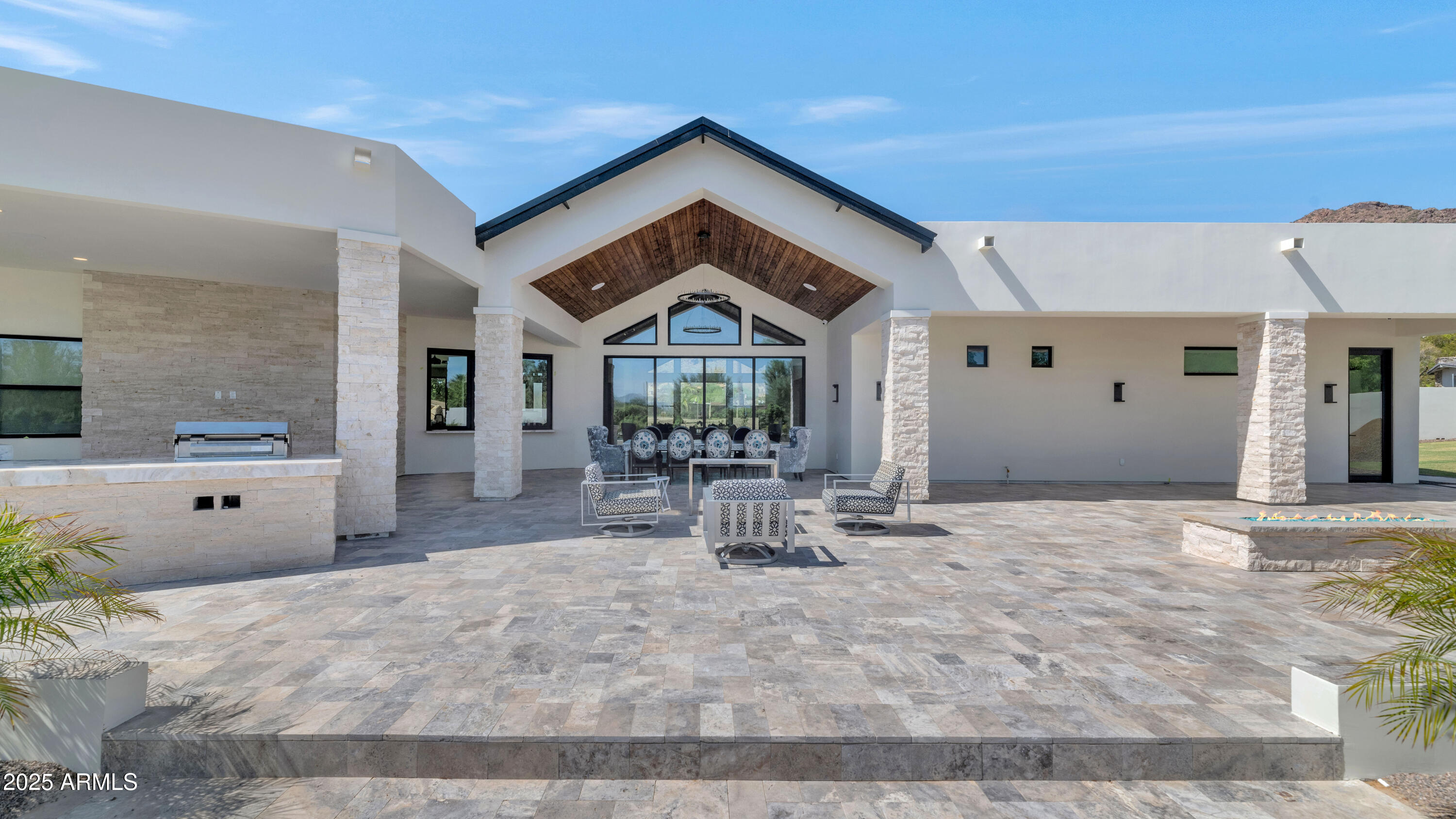 ROLLING HILLS - Residential