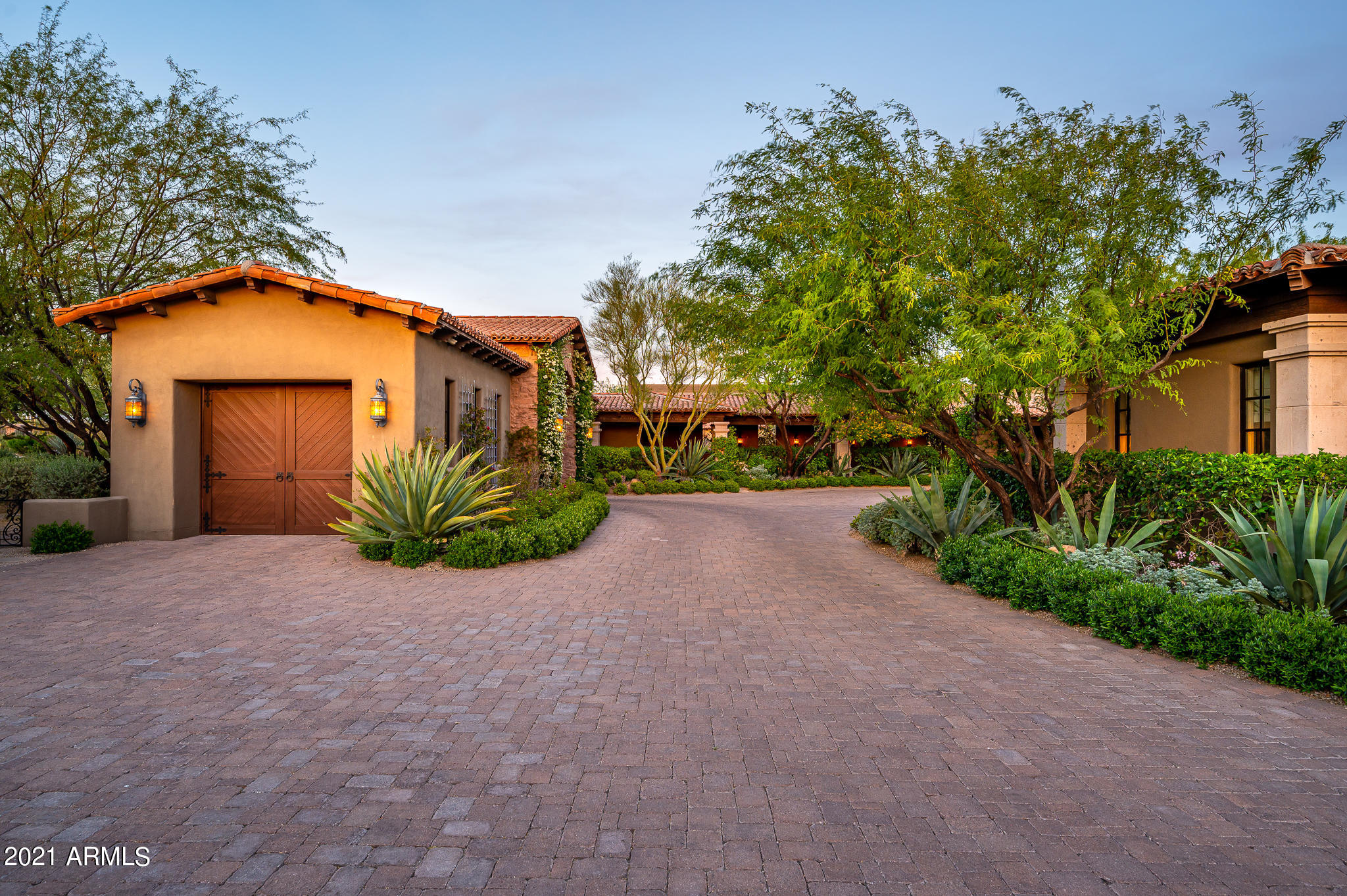 WHISPER ROCK - Residential