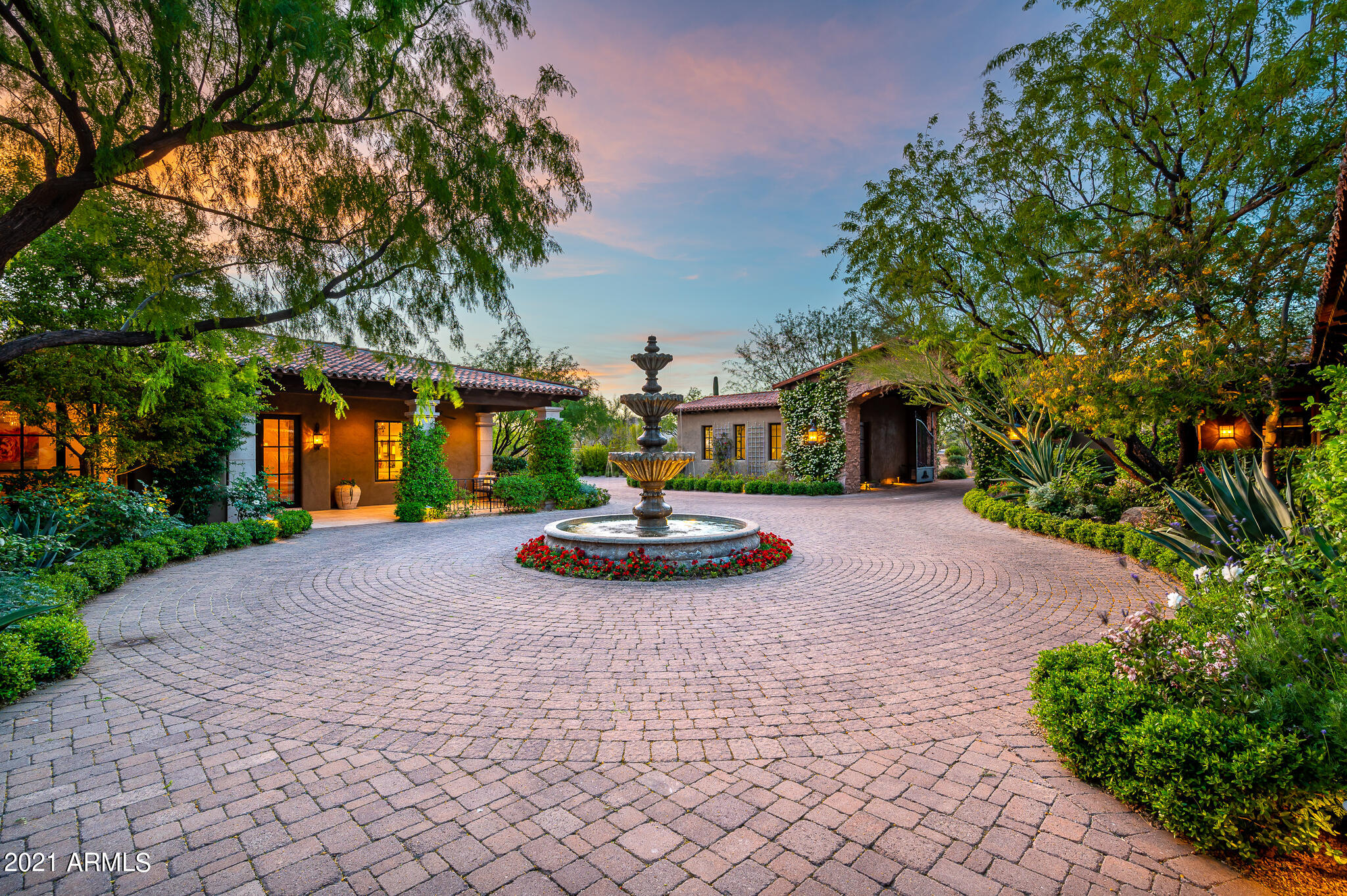 WHISPER ROCK - Residential