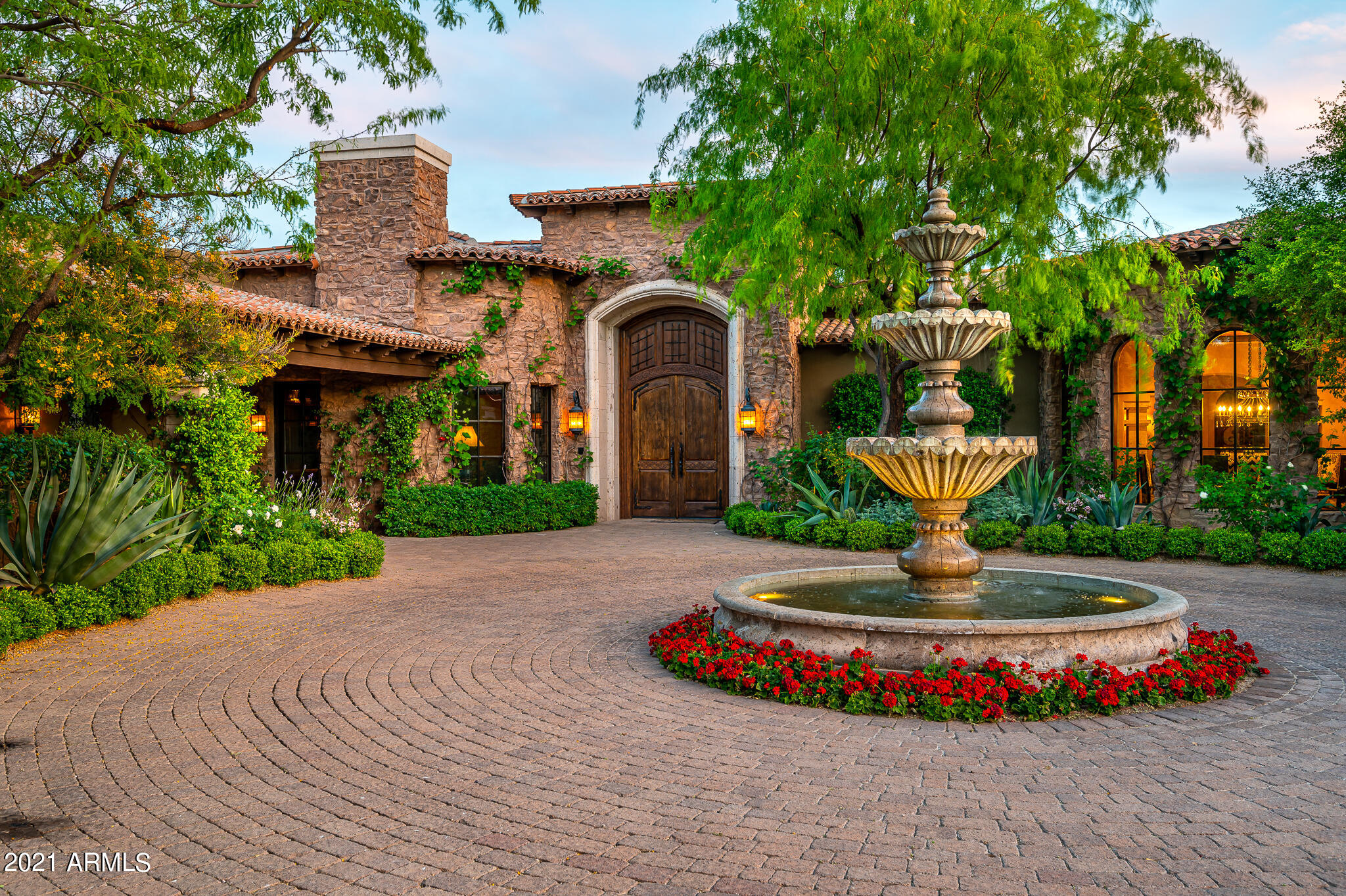WHISPER ROCK - Residential