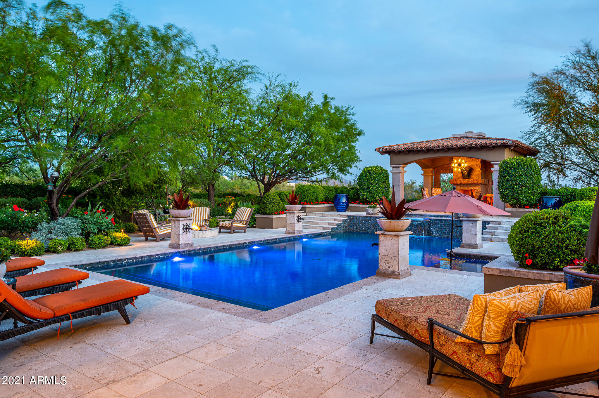 WHISPER ROCK - Residential