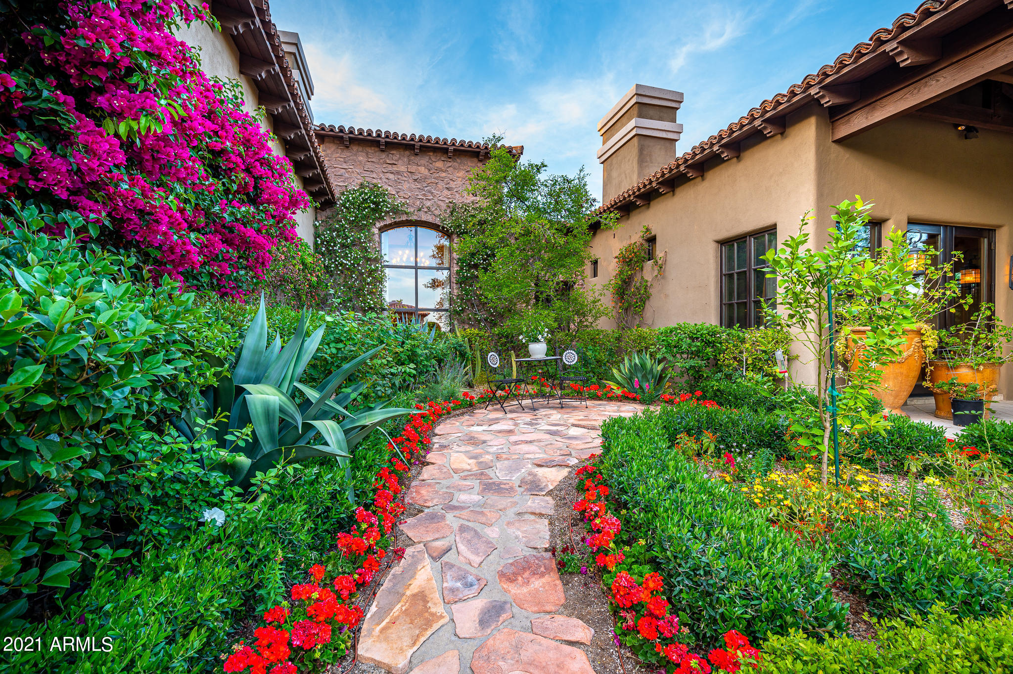 WHISPER ROCK - Residential