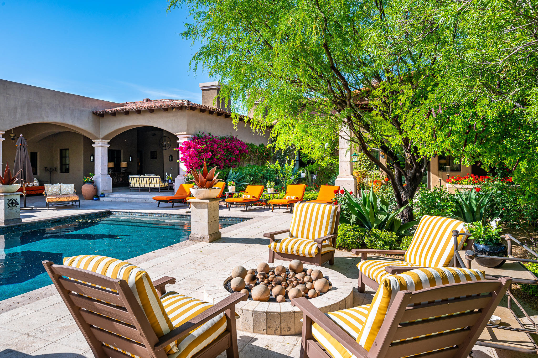 WHISPER ROCK - Residential