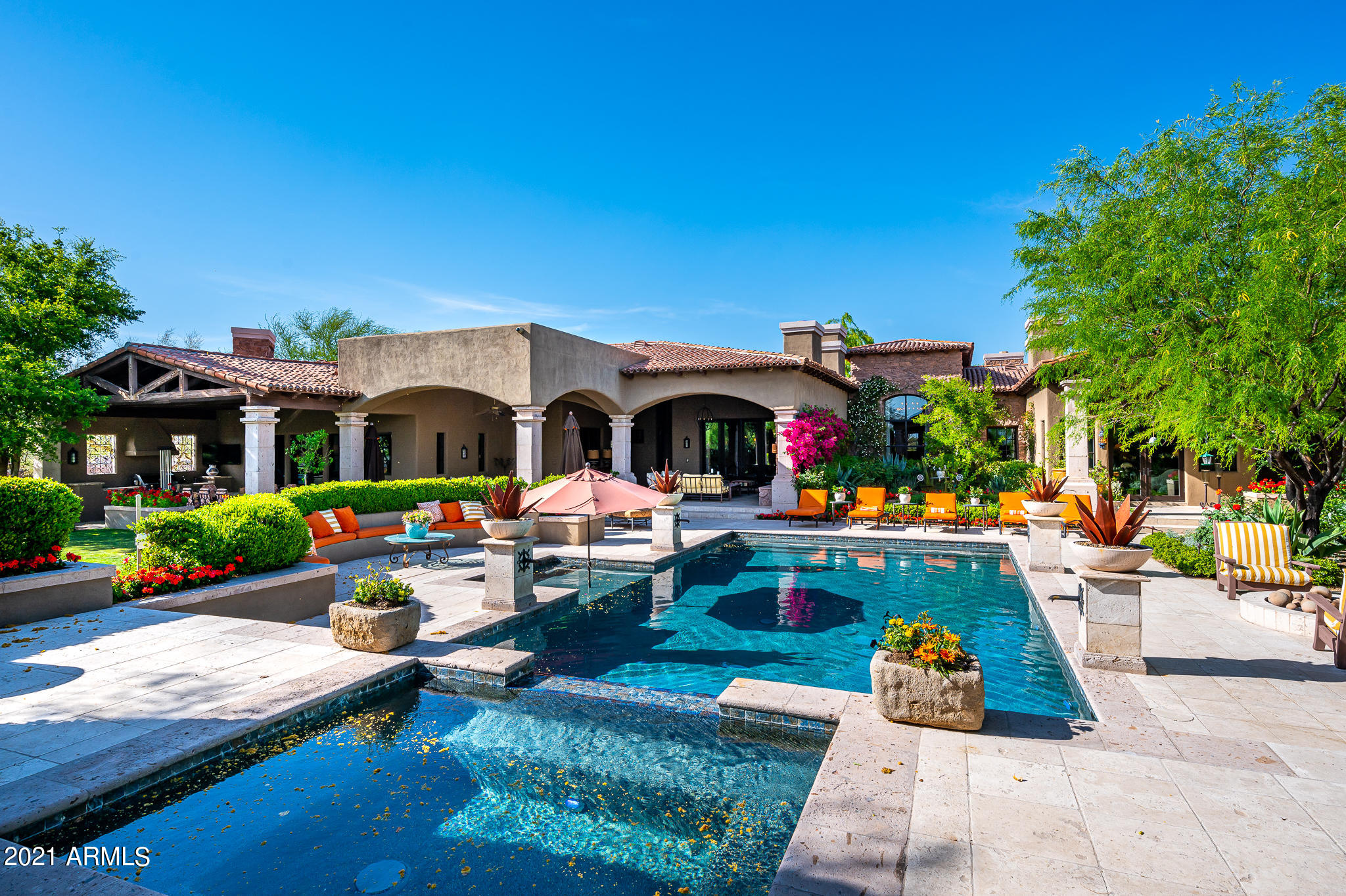 WHISPER ROCK - Residential