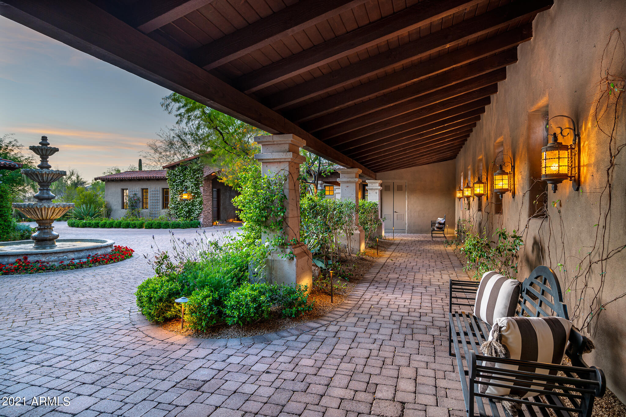 WHISPER ROCK - Residential