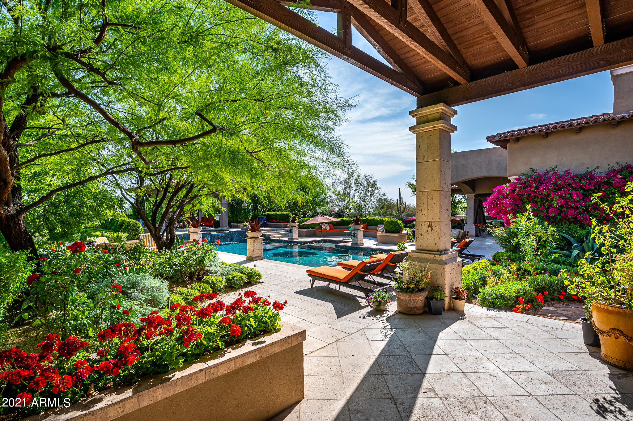 WHISPER ROCK - Residential