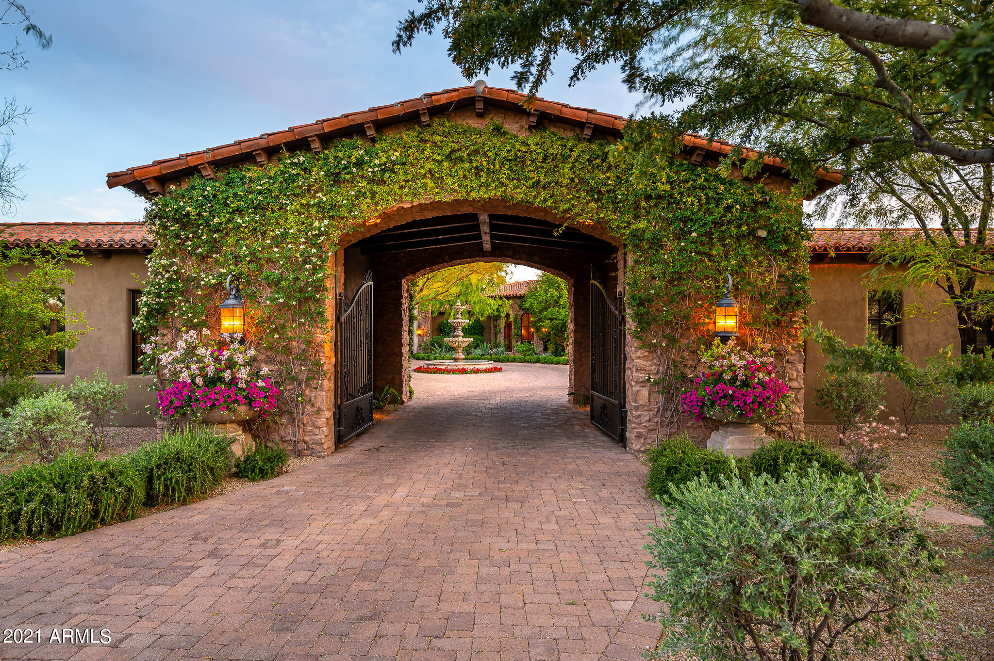 WHISPER ROCK - Residential