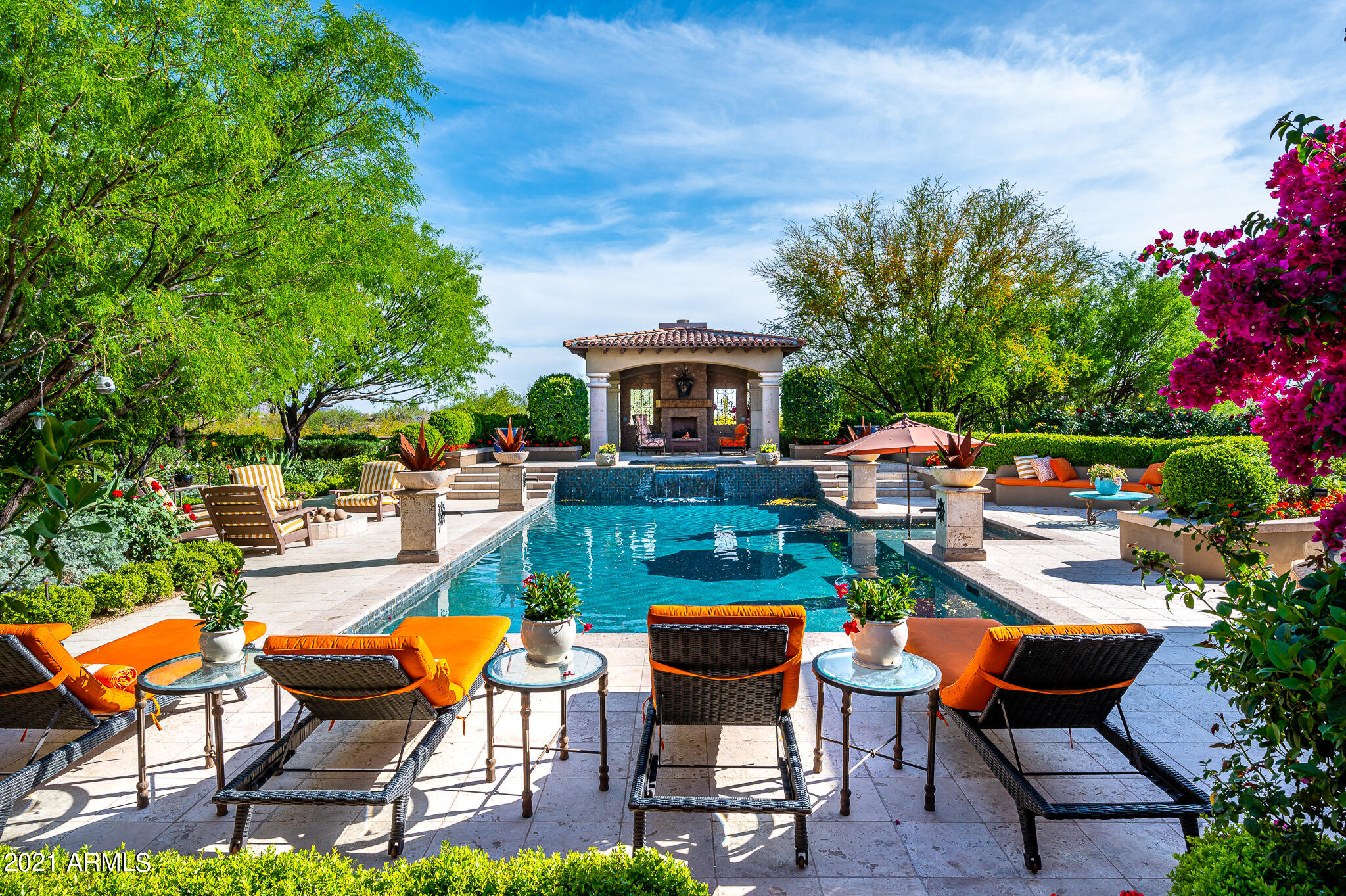 WHISPER ROCK - Residential