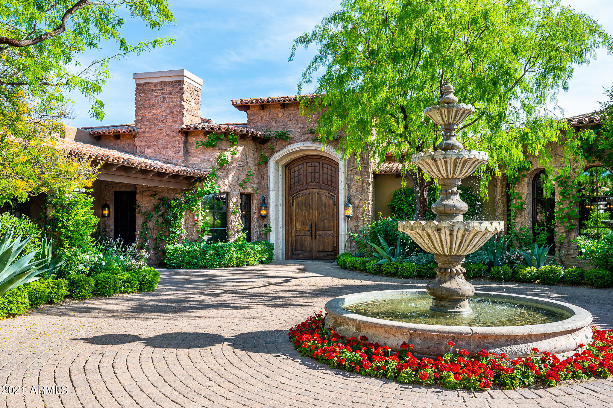 WHISPER ROCK - Residential