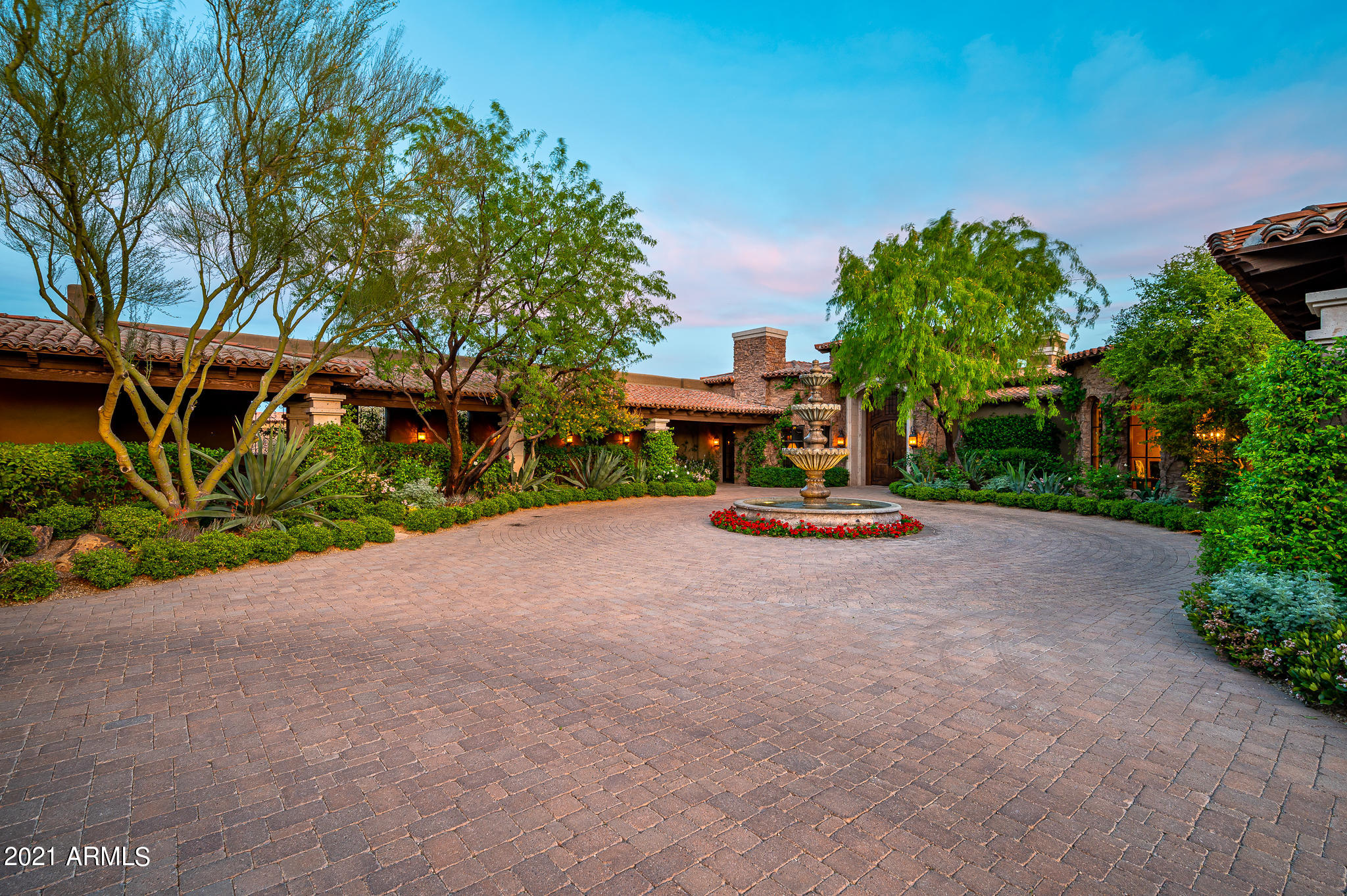 WHISPER ROCK - Residential