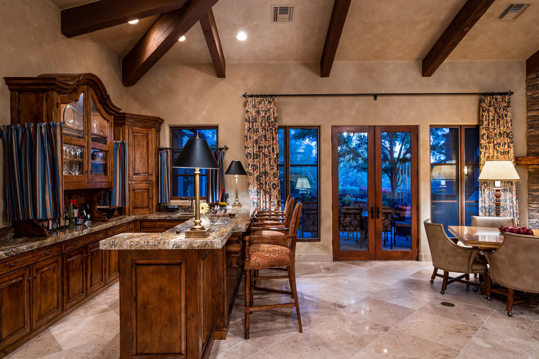 WHISPER ROCK - Residential