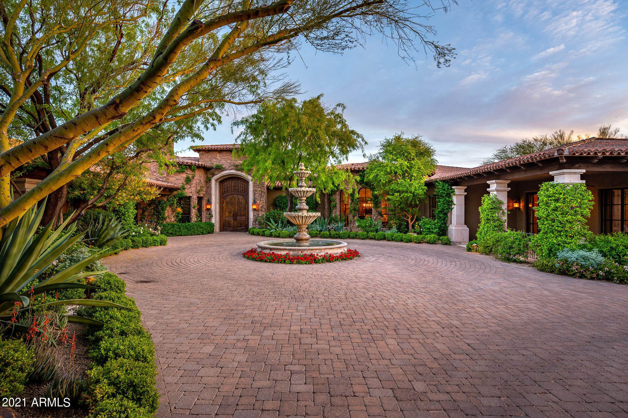 WHISPER ROCK - Residential