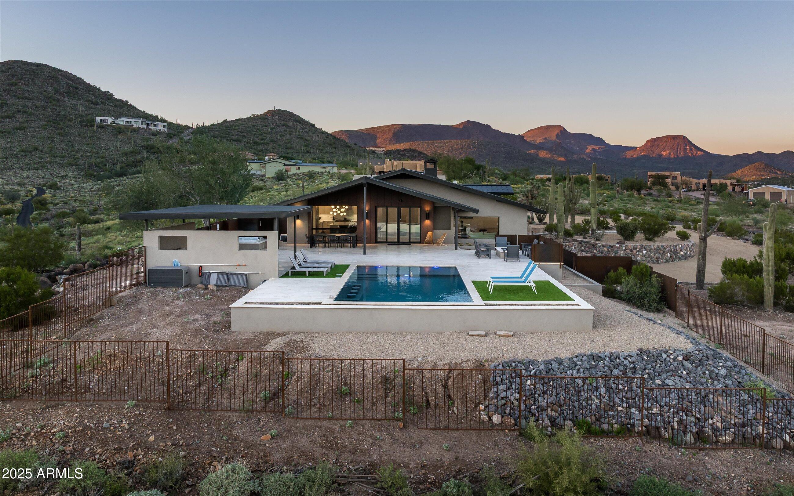 CAHAVA RANCH AREA AT BASE OF SEVEN SISTERS MOUNTAINS - Residential