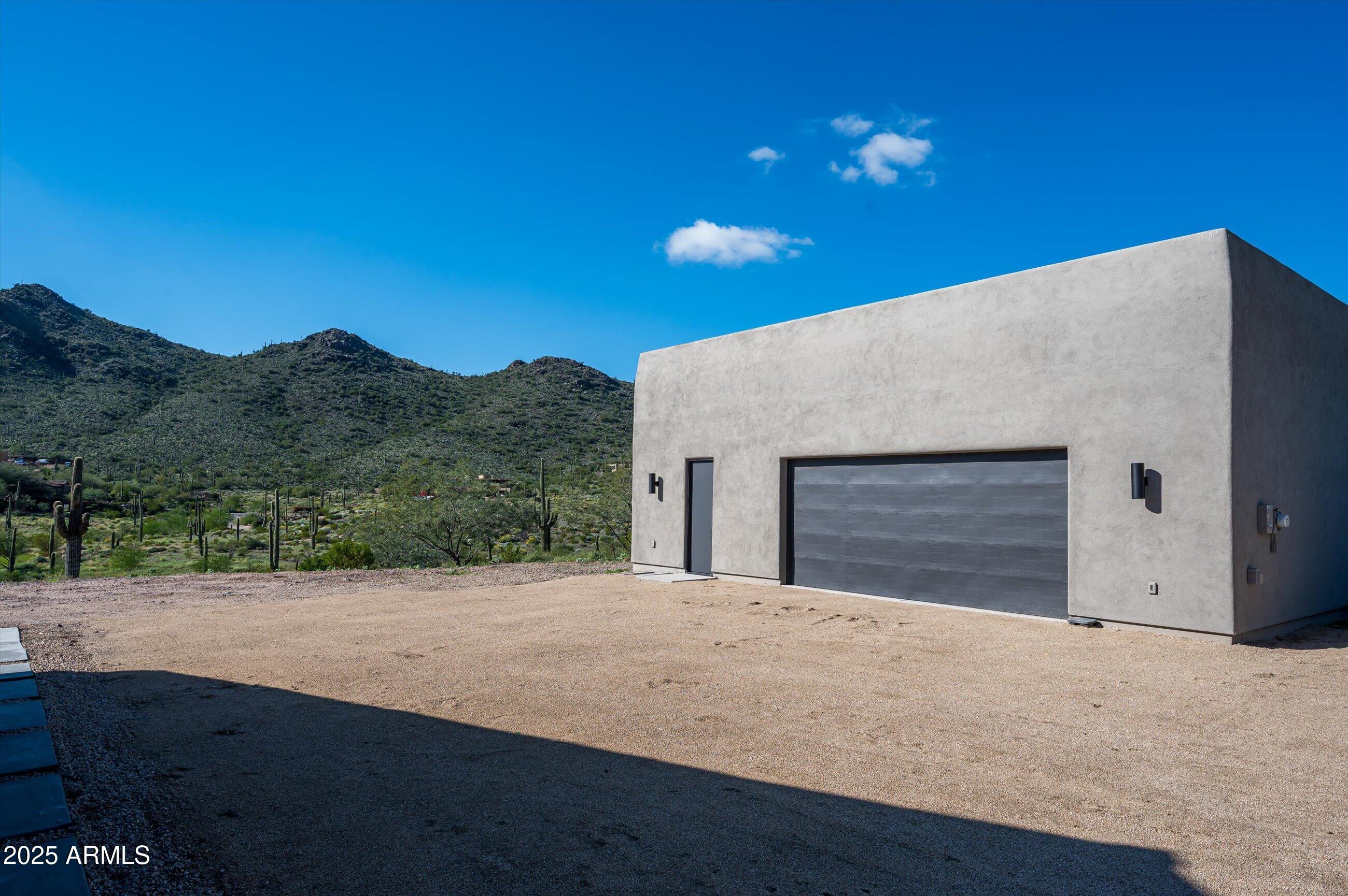 CAHAVA RANCH AREA AT BASE OF SEVEN SISTERS MOUNTAINS - Residential