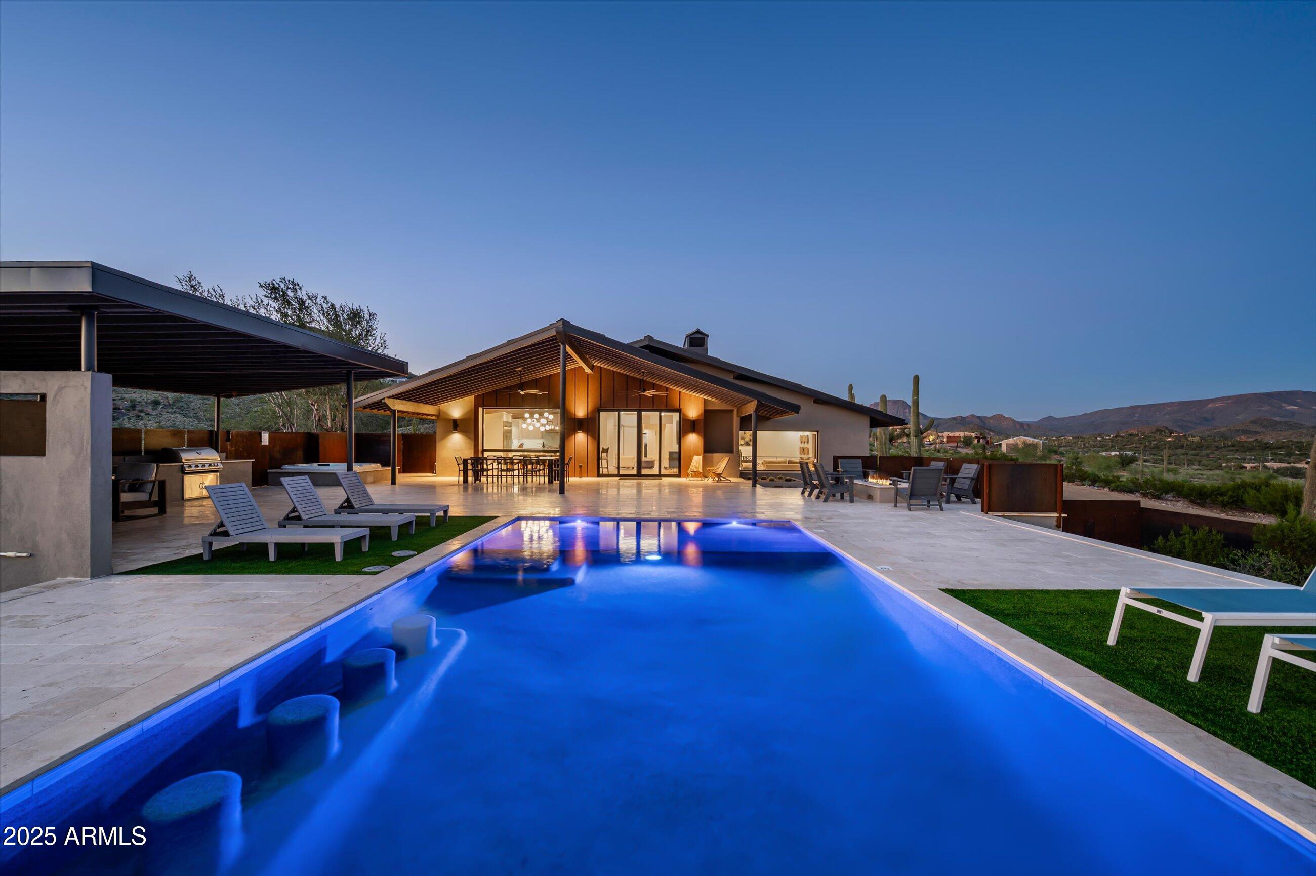 CAHAVA RANCH AREA AT BASE OF SEVEN SISTERS MOUNTAINS - Residential