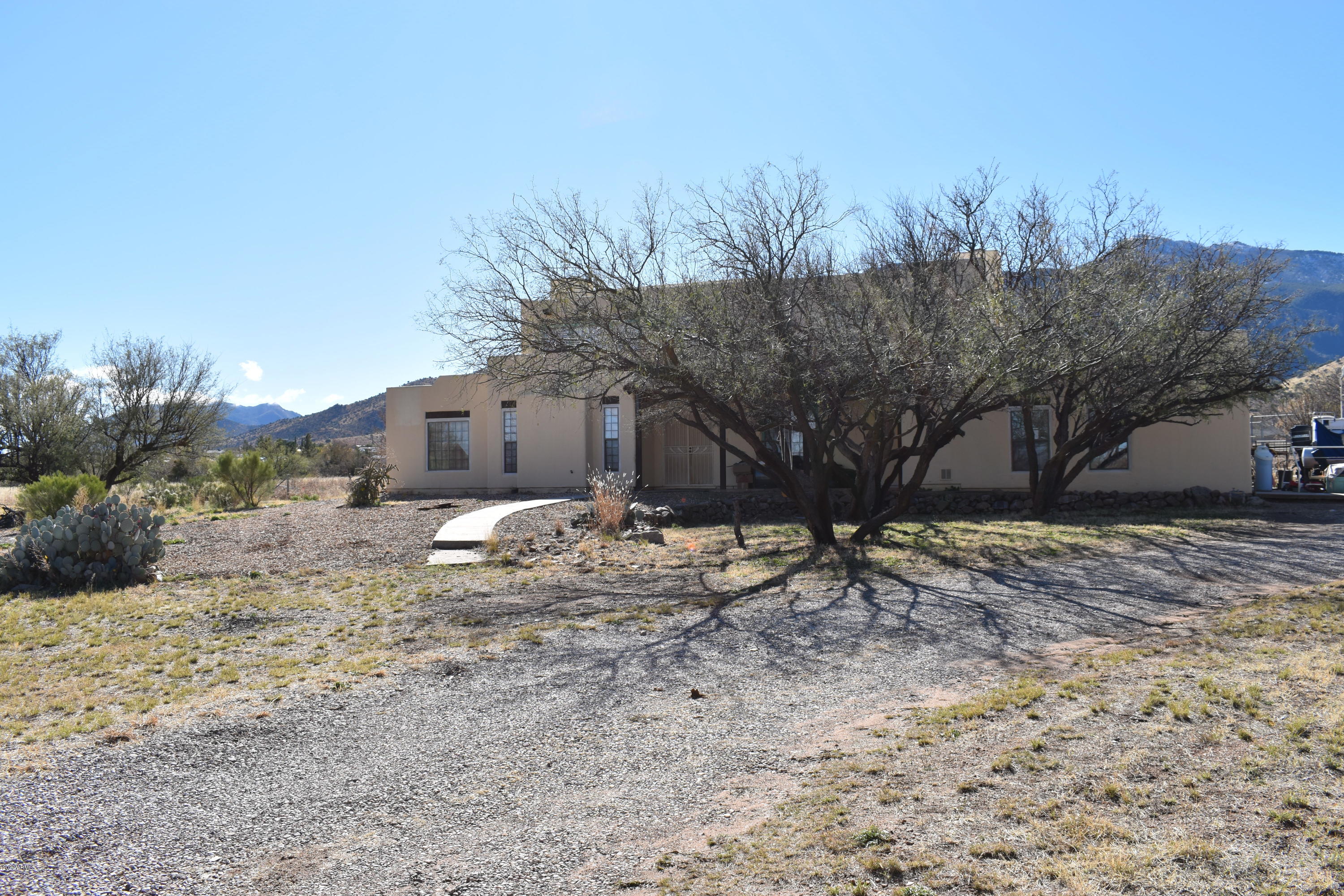 EXECUTIVE ACRES - Residential