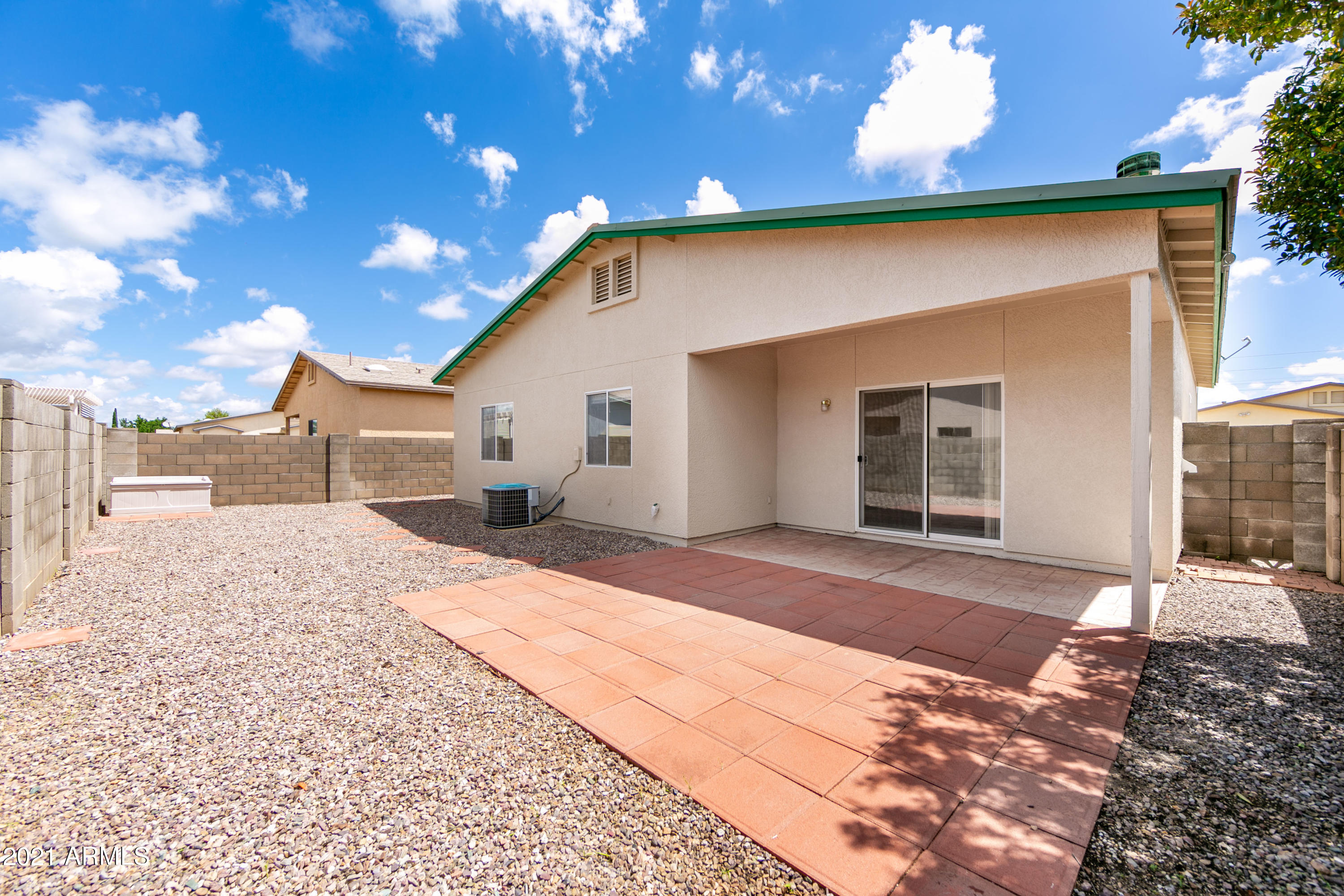 LONDON SQUARE UNIT 2 - Residential