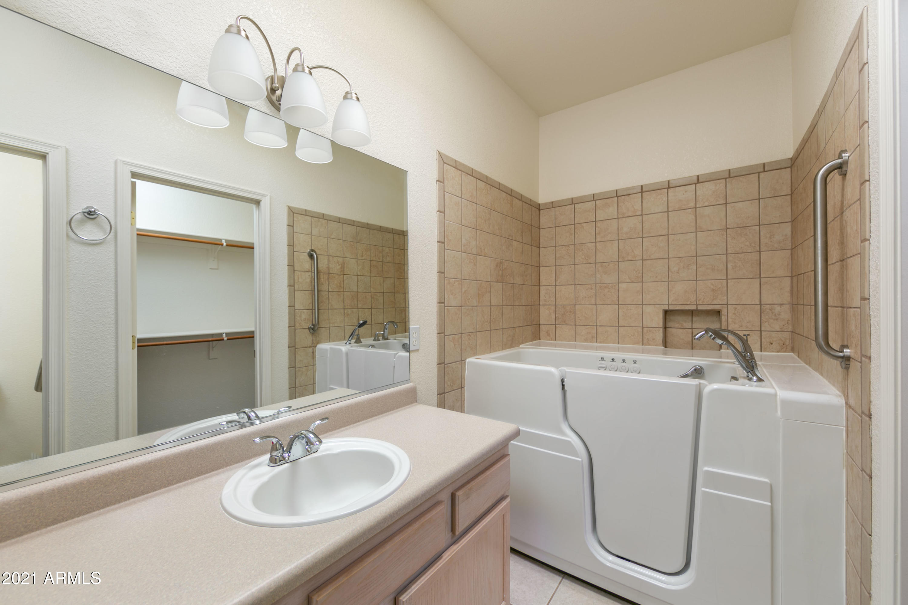 LONDON SQUARE UNIT 2 - Residential