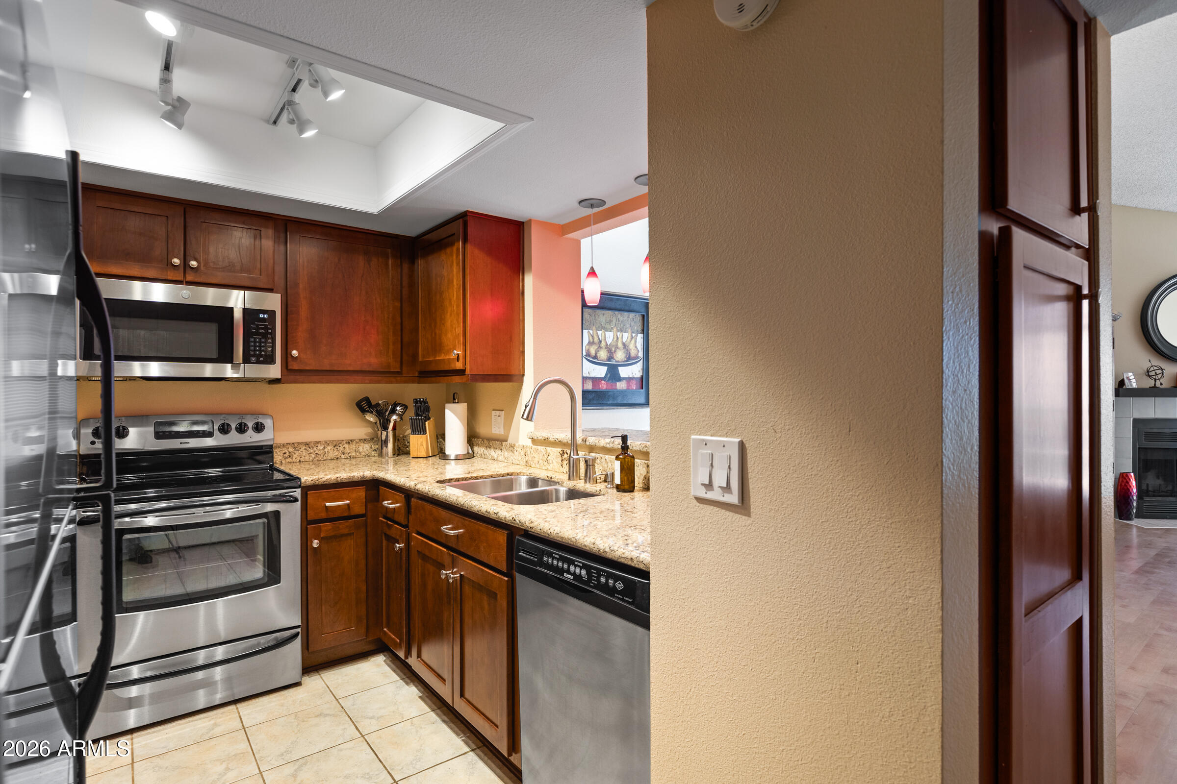 La Contessa - Residential Lease