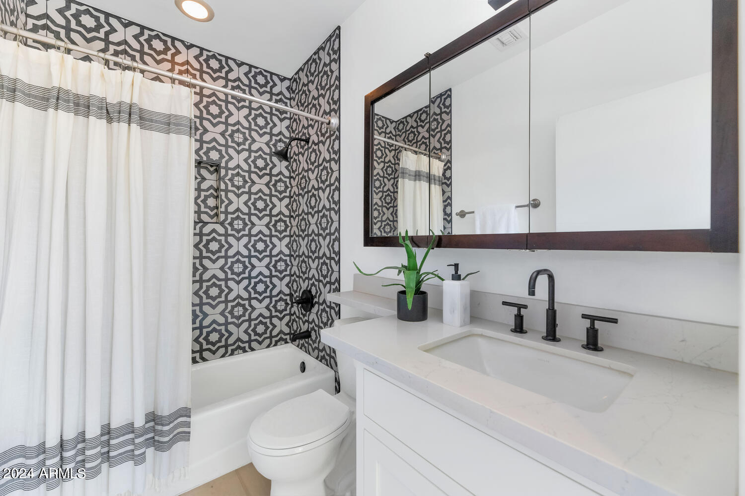 STONE CANYON EAST - Residential