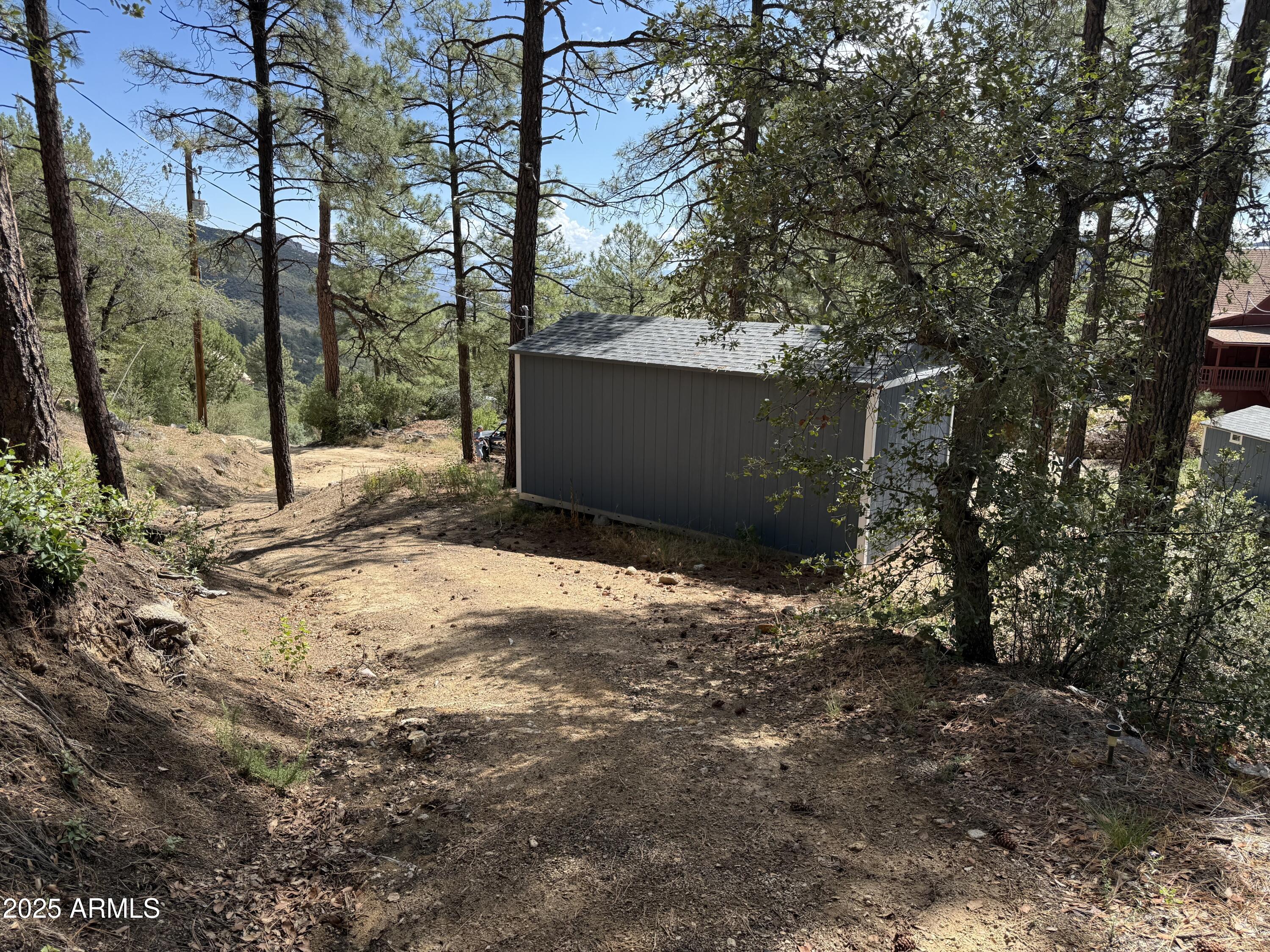 MALNETTA THARSING DIVISION OF CROWN KING ACRES - Land