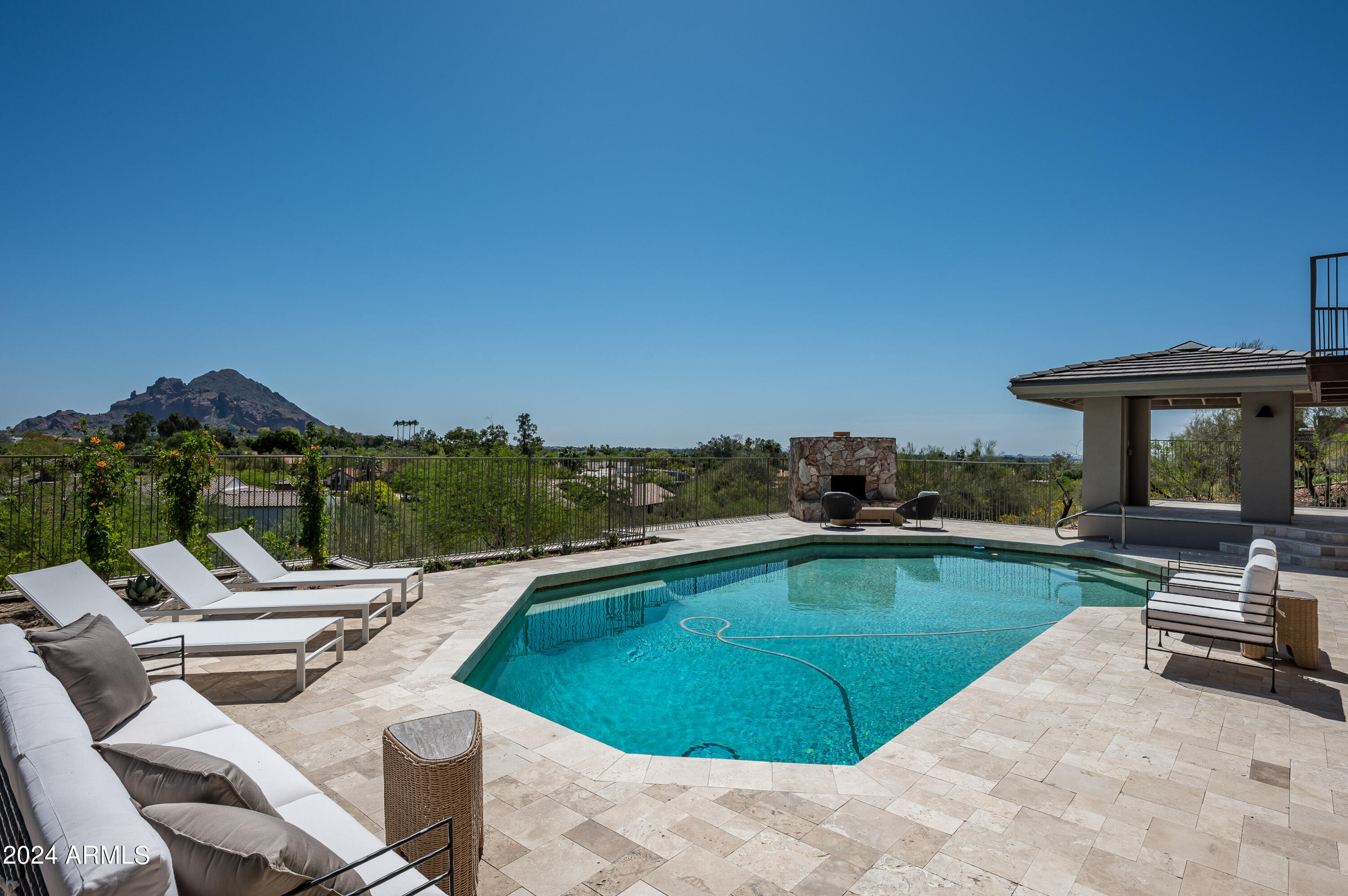 LA COLINA - Residential