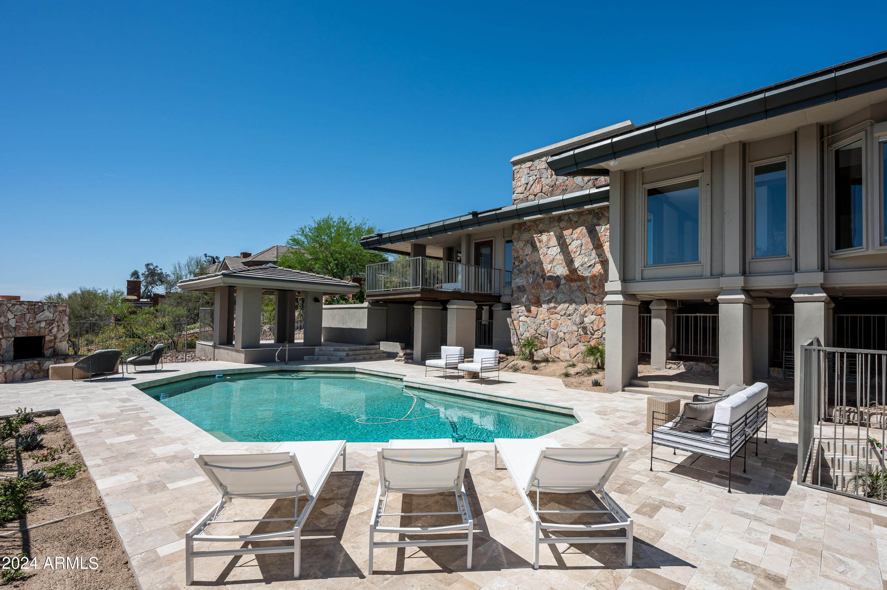 LA COLINA - Residential