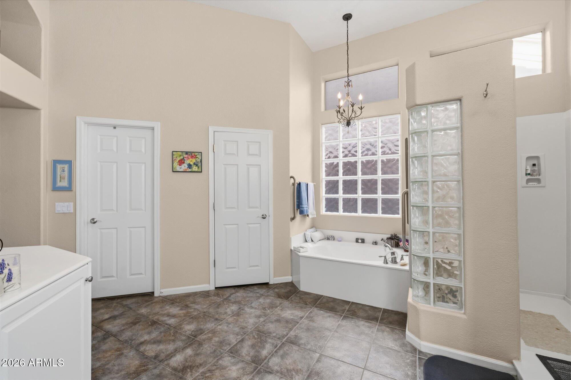 TRIPLE CROWN - Residential