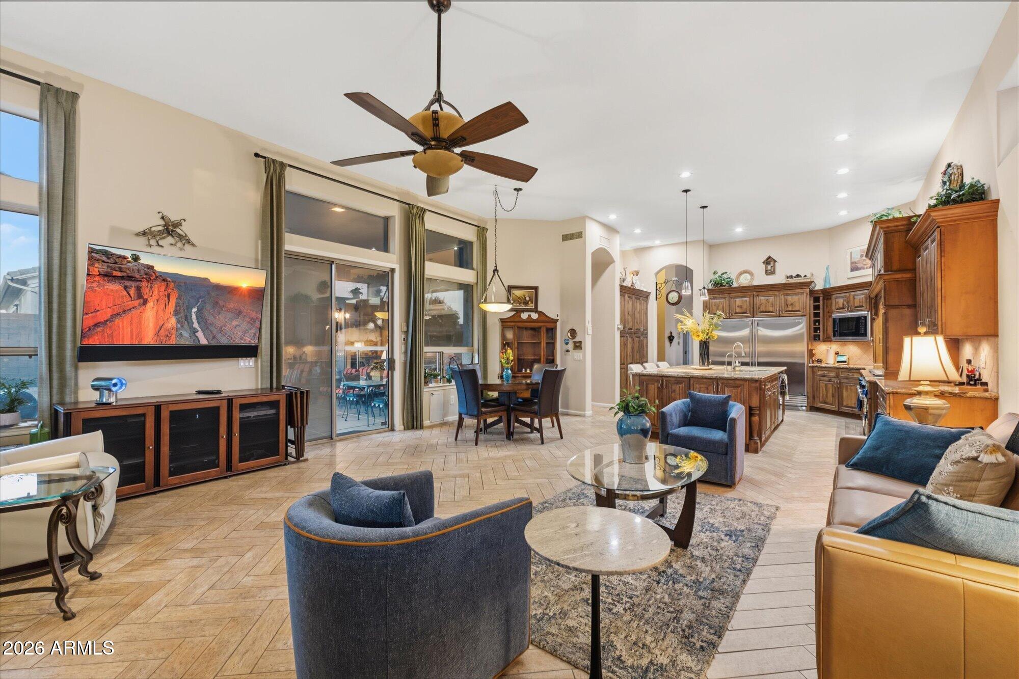 TRIPLE CROWN - Residential