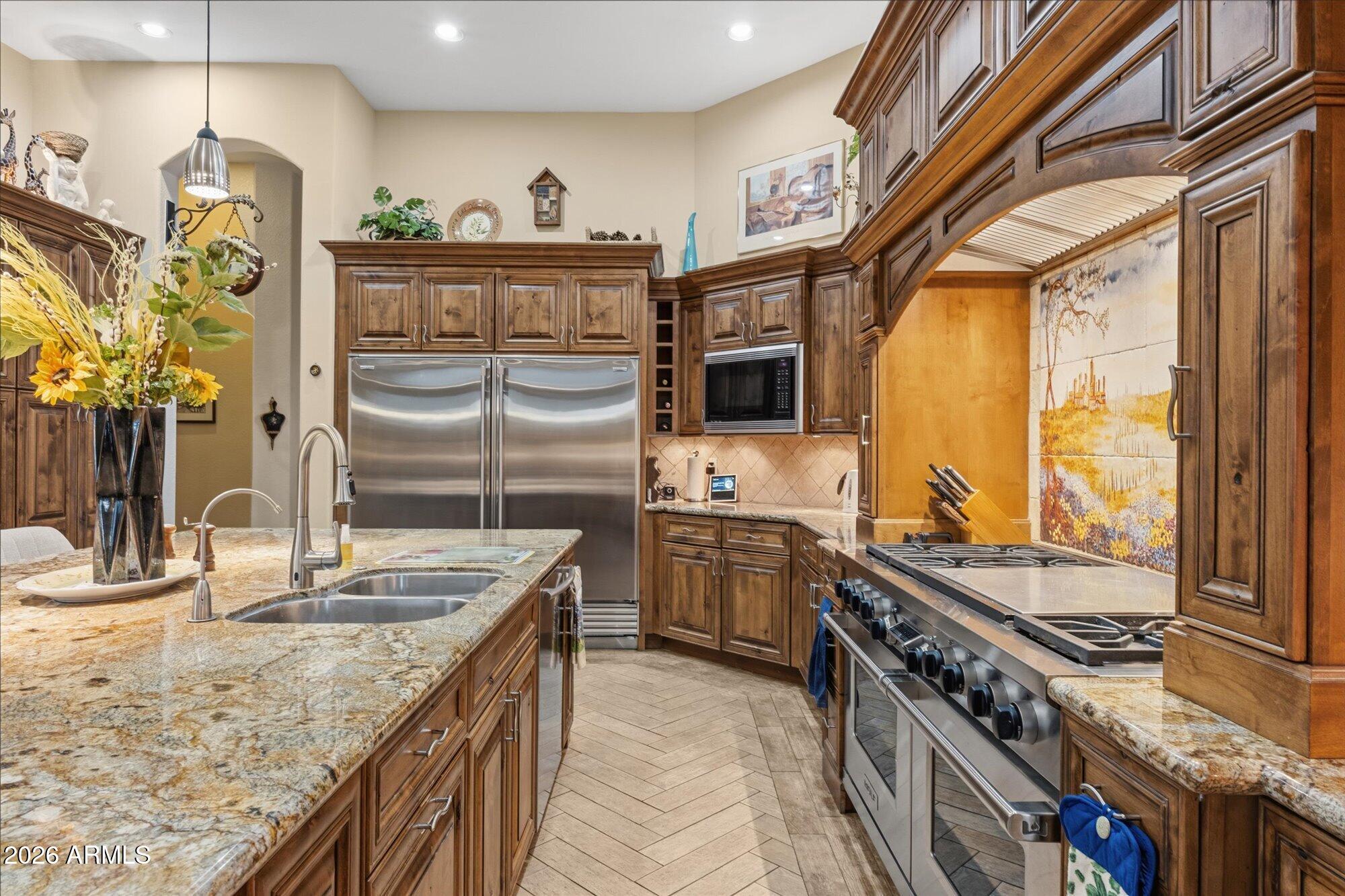 TRIPLE CROWN - Residential