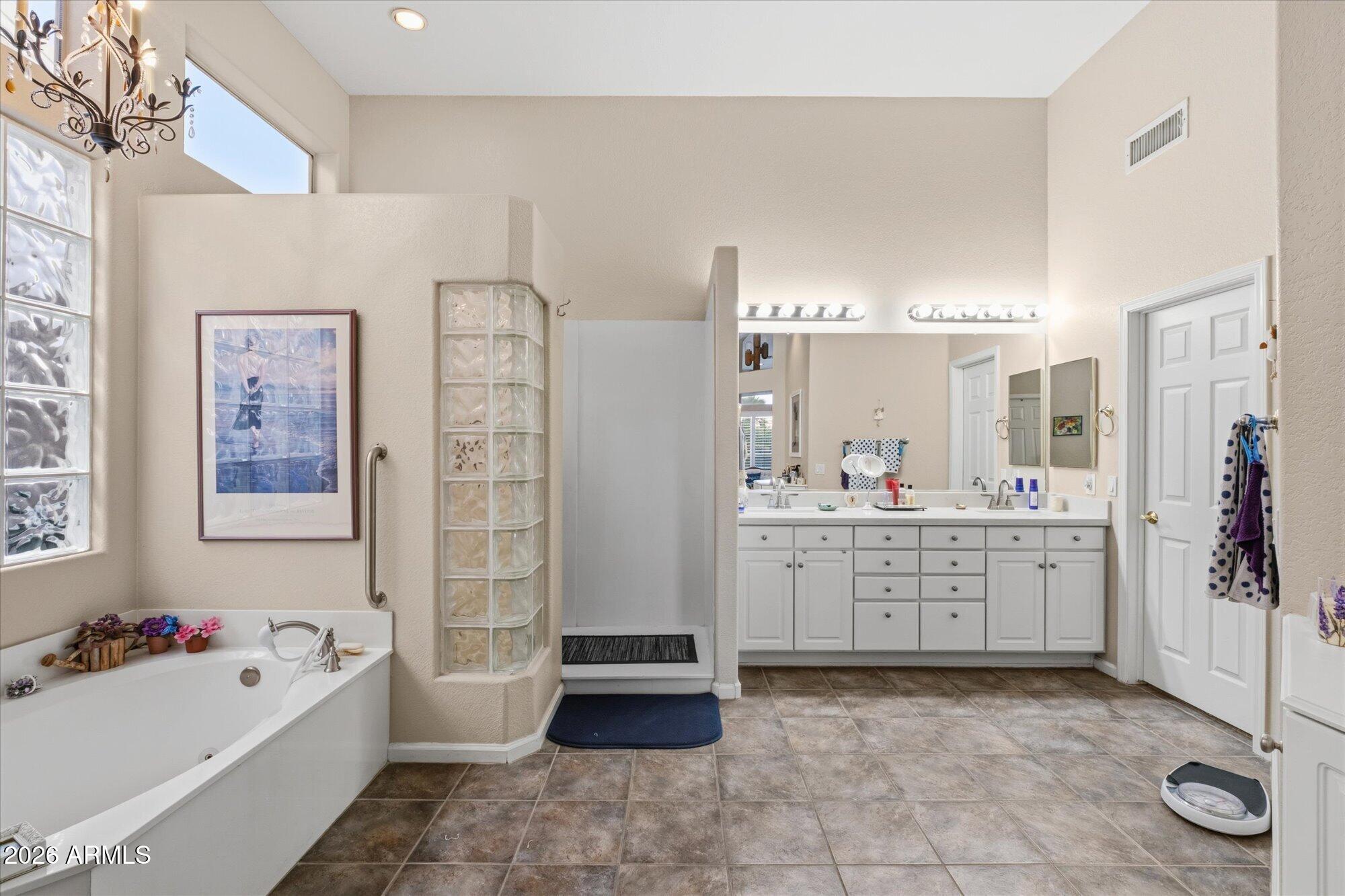 TRIPLE CROWN - Residential