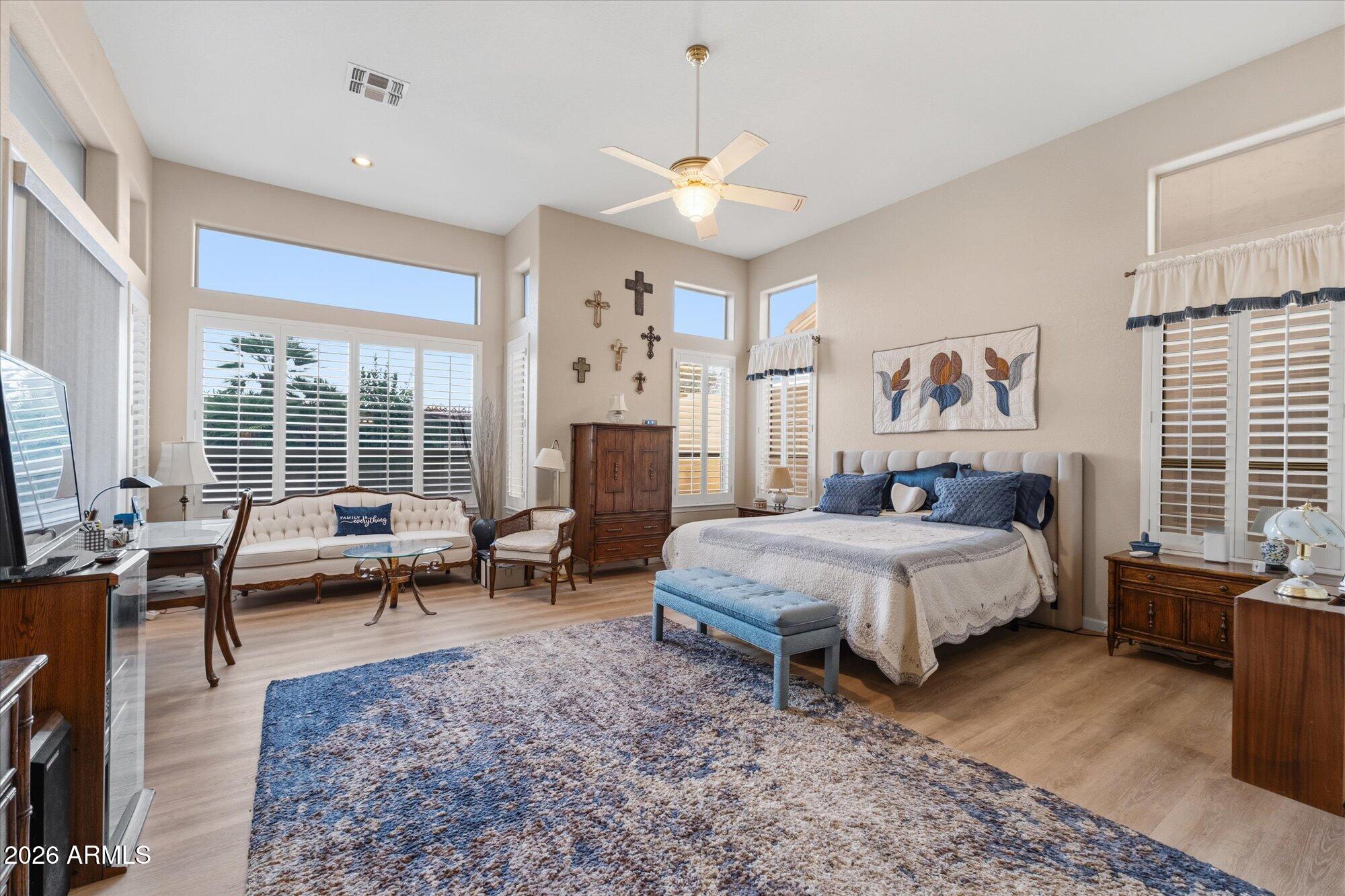 TRIPLE CROWN - Residential