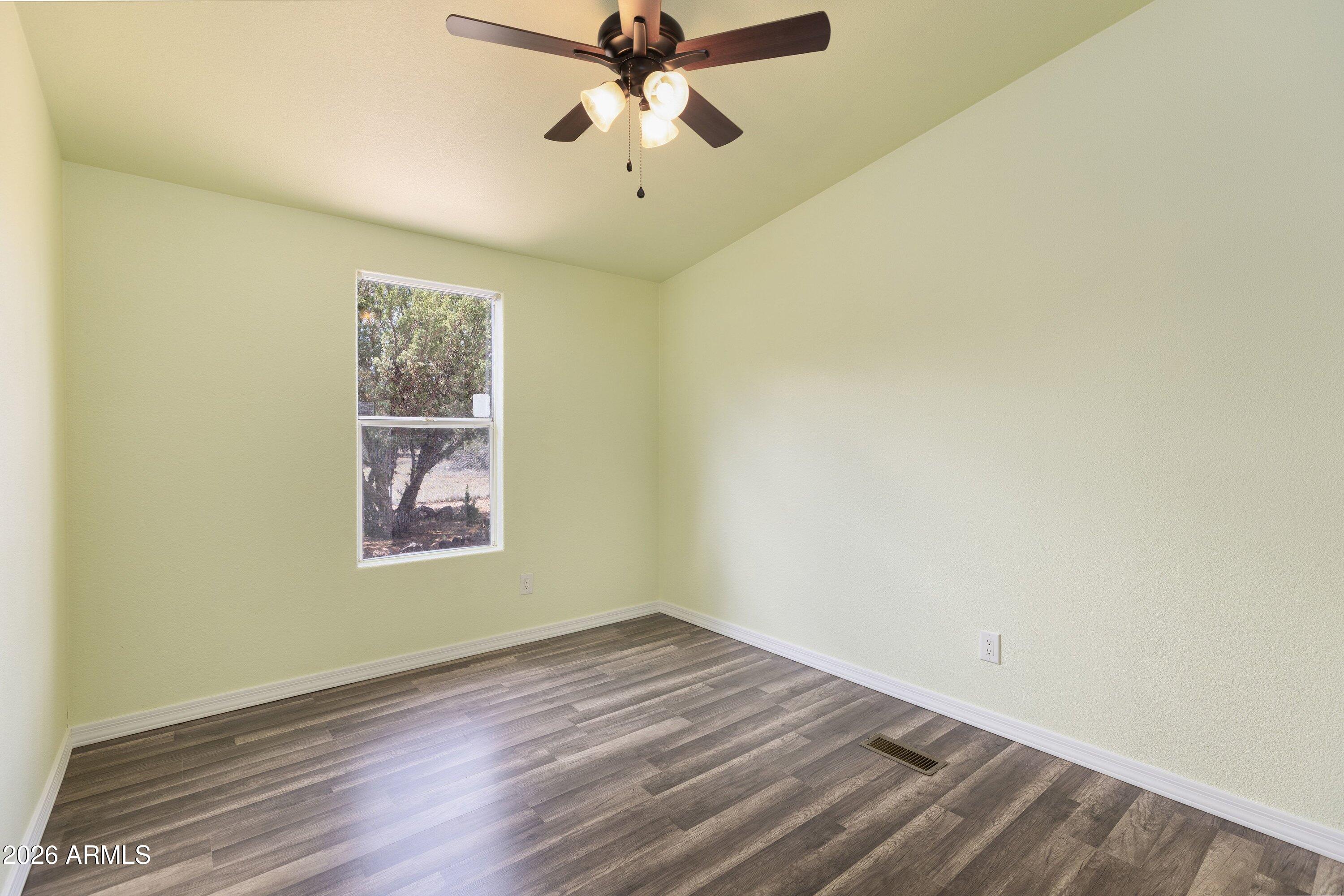 WHITE MOUNTAIN LAKES UN 1 - Residential