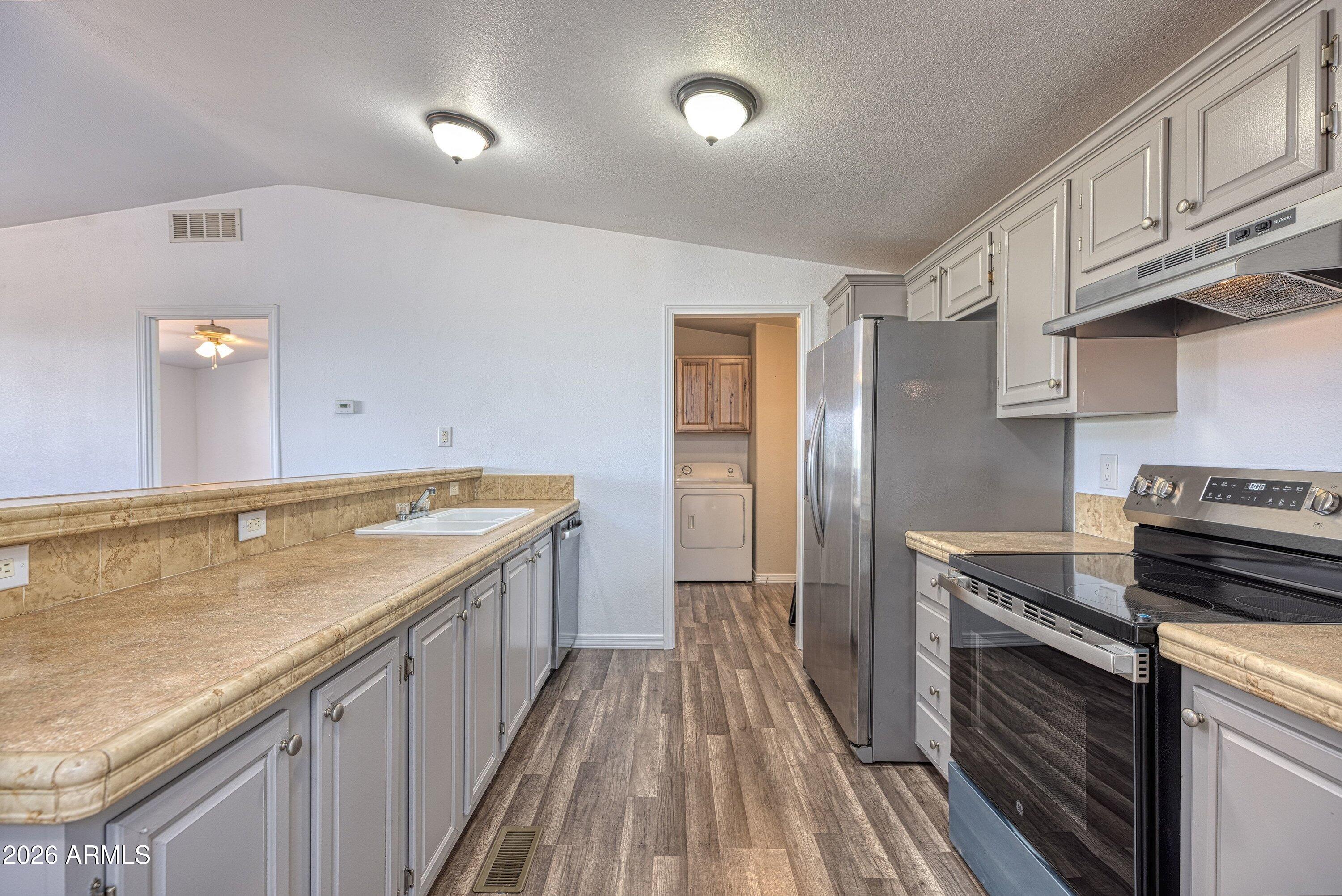 WHITE MOUNTAIN LAKES UN 1 - Residential