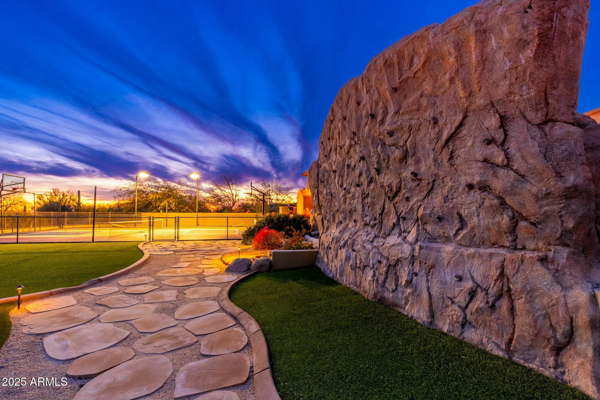 SAGUARO ESTATES - Residential