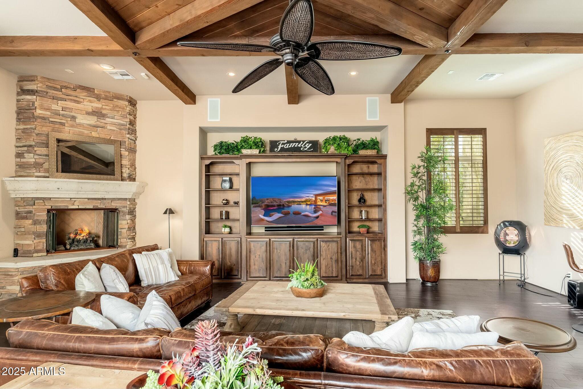 SAGUARO ESTATES - Residential
