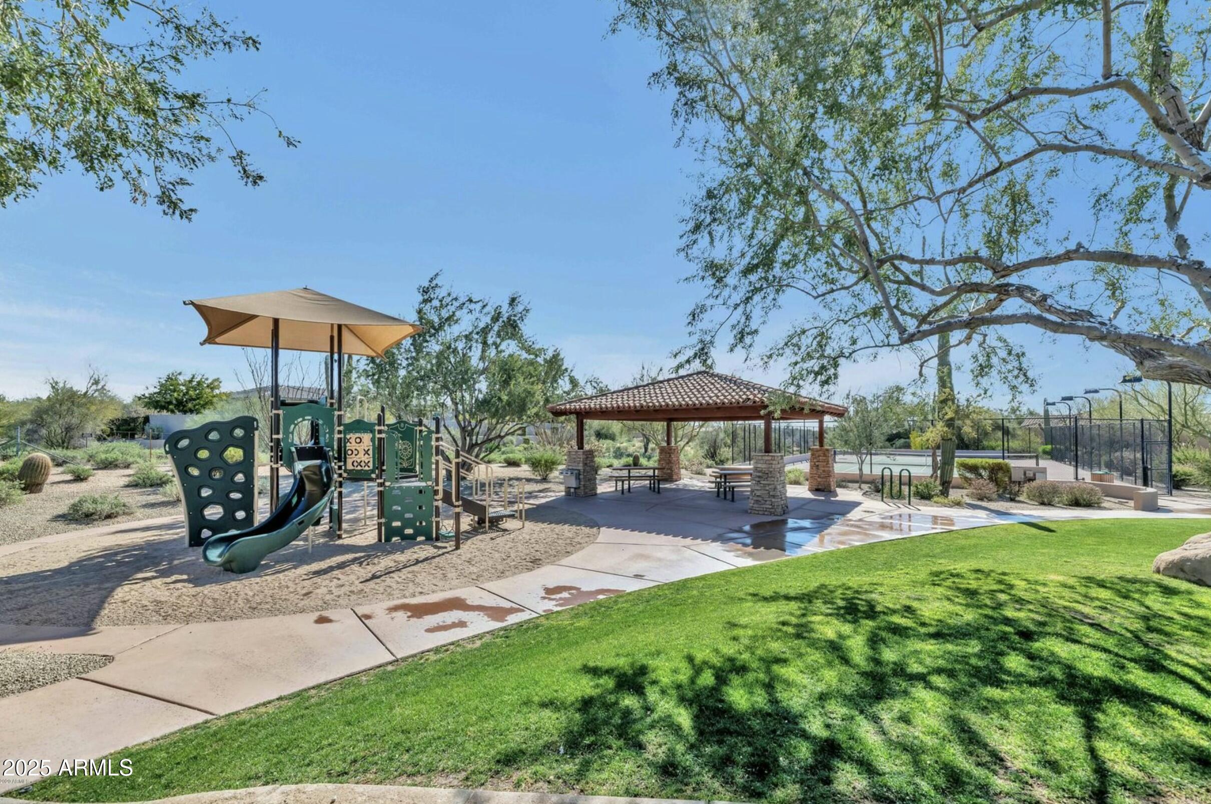 SAGUARO ESTATES - Residential