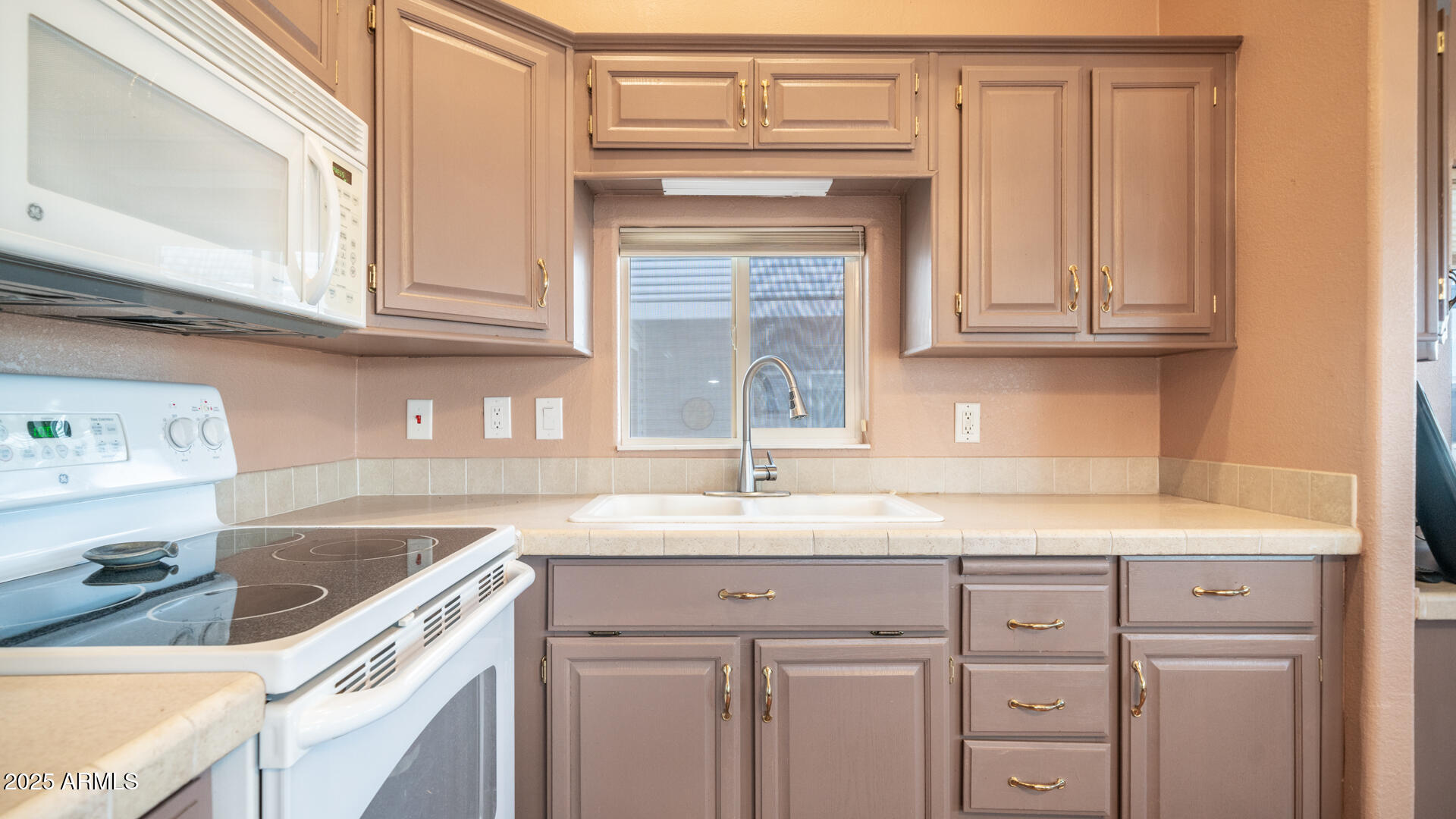 GOLDEN VISTA - Residential